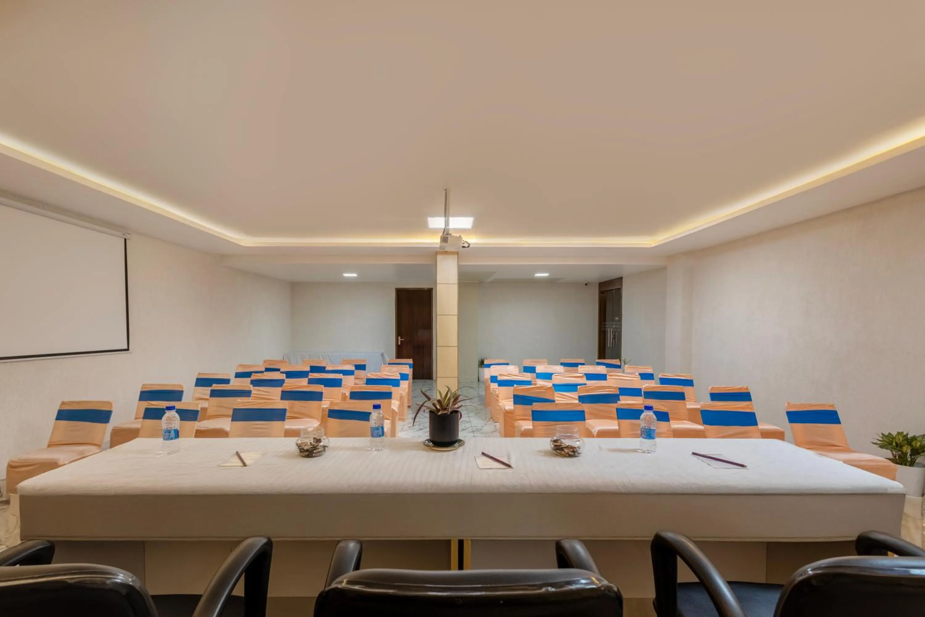 Meeting/conference room in Sterling Kastoori Rudraprayag