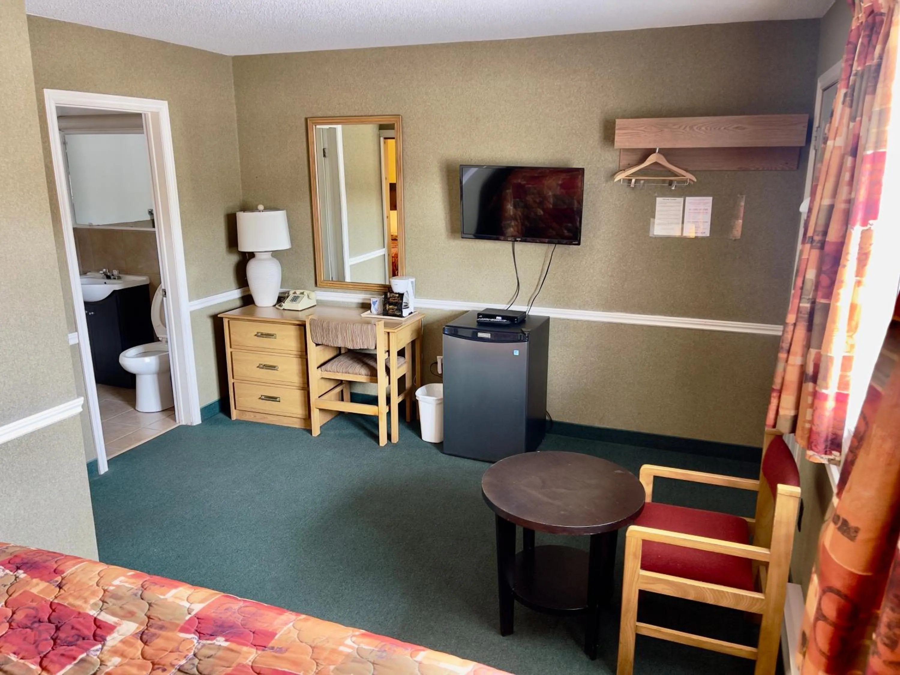 TV and multimedia in Adams Motel