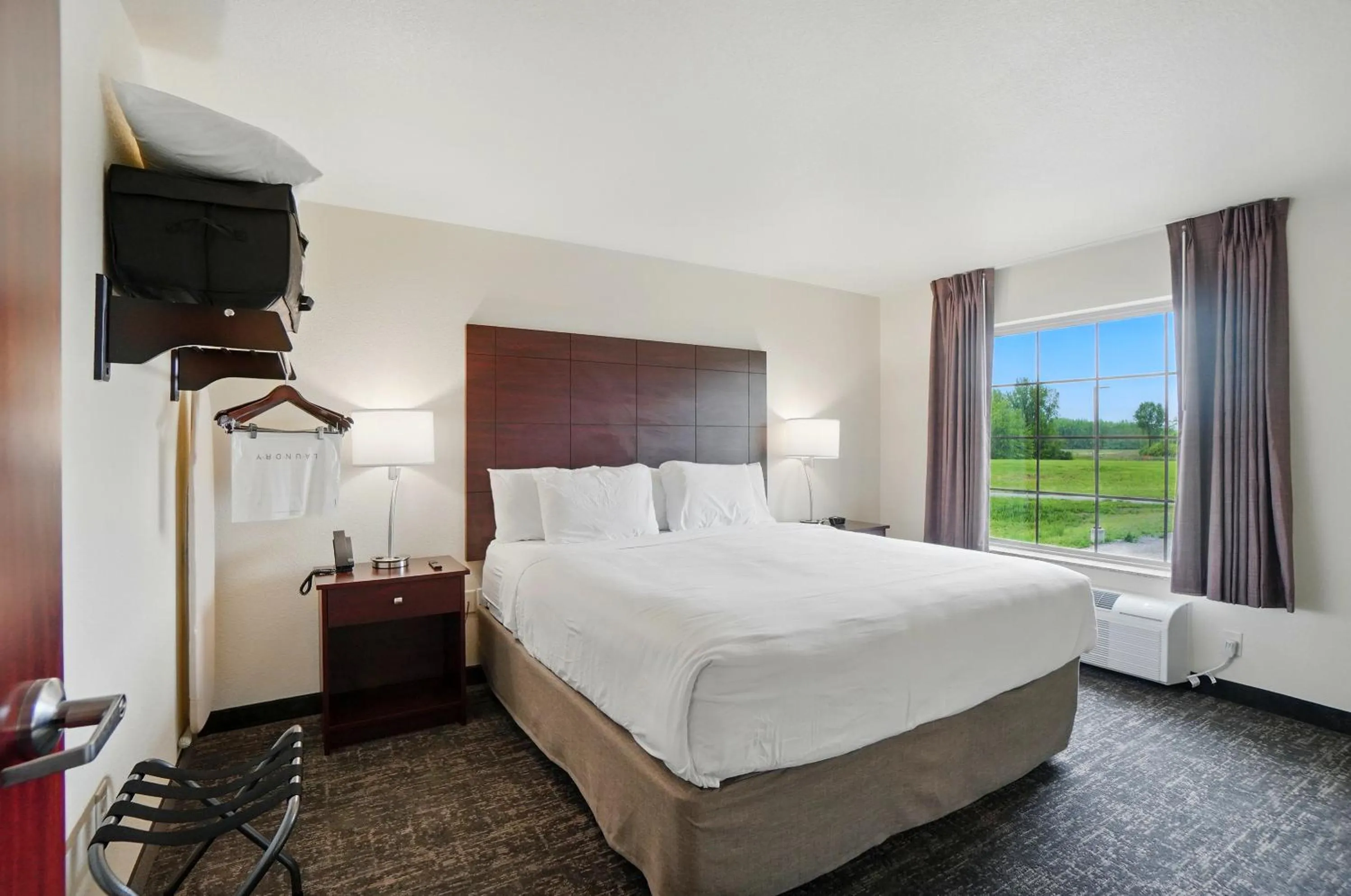 Bed in Cobblestone Hotel & Suites - Eaton