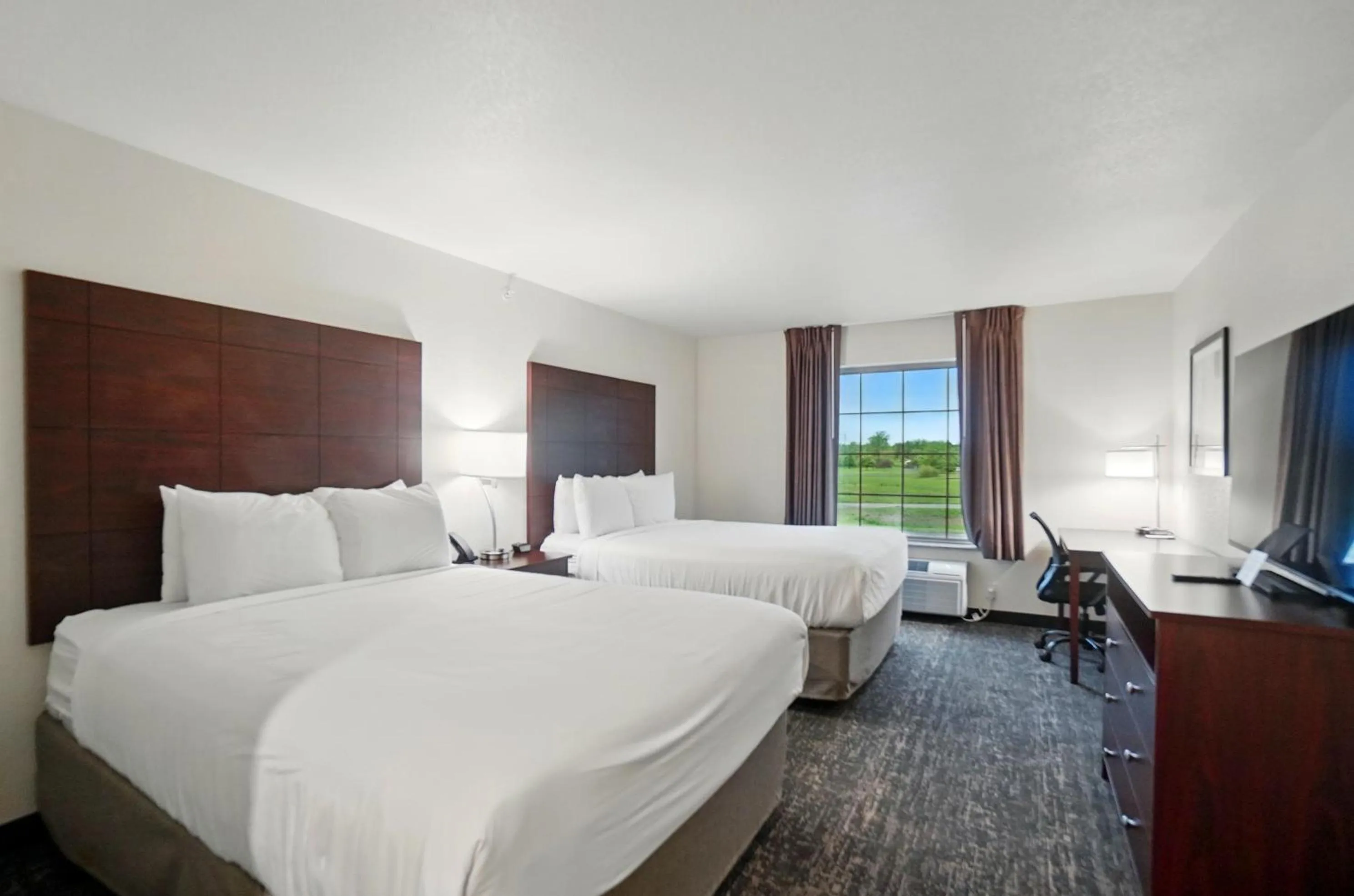 Bed in Cobblestone Hotel & Suites - Eaton