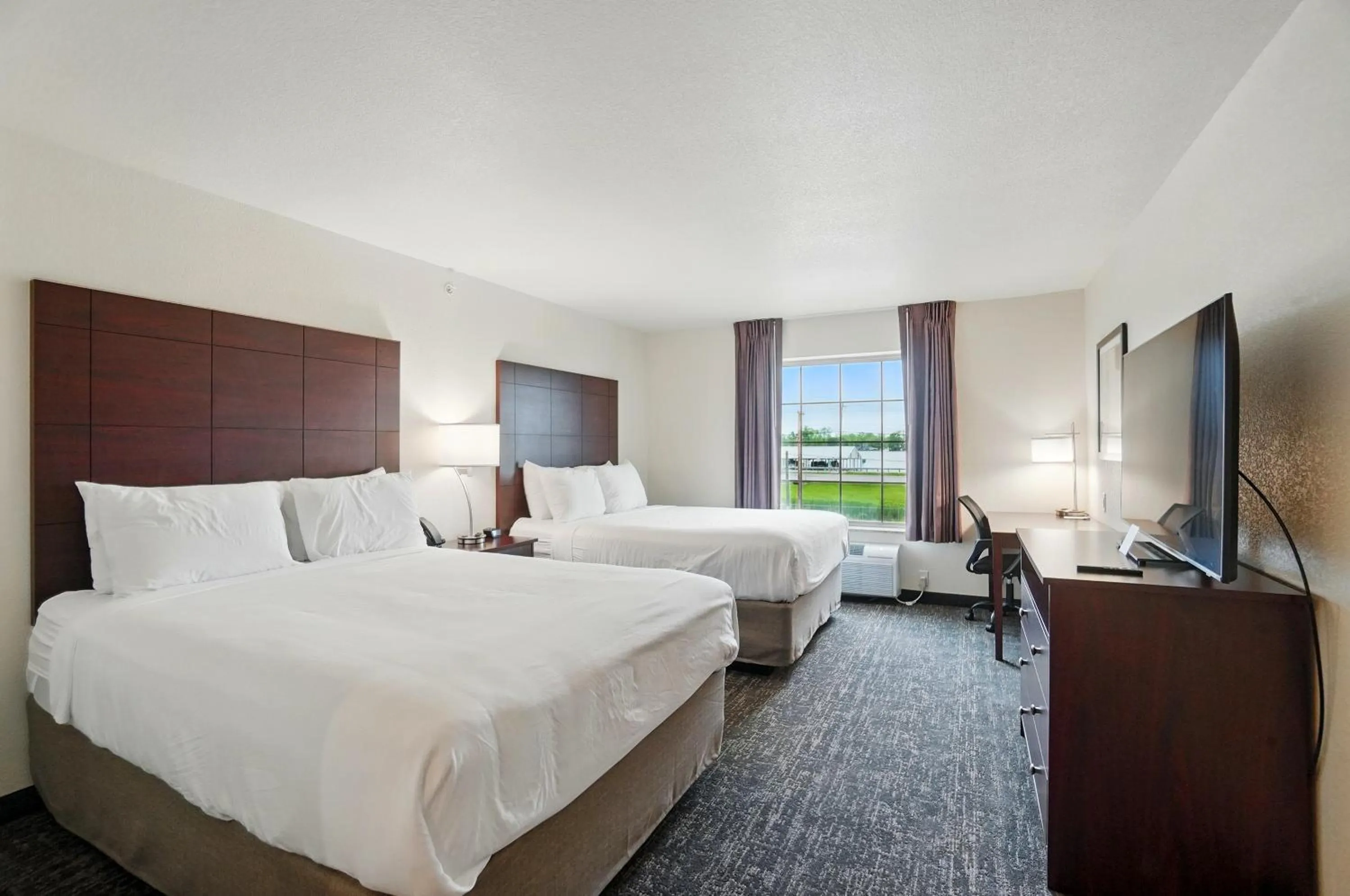 Bed in Cobblestone Hotel & Suites - Eaton