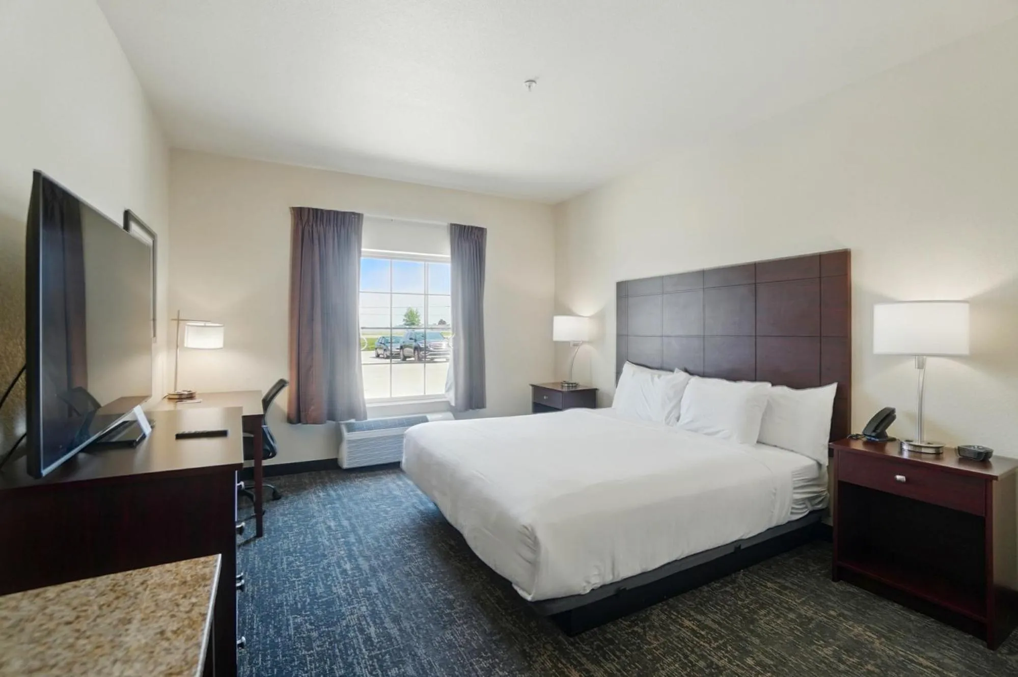 Bedroom, Bed in Cobblestone Hotel & Suites - Eaton