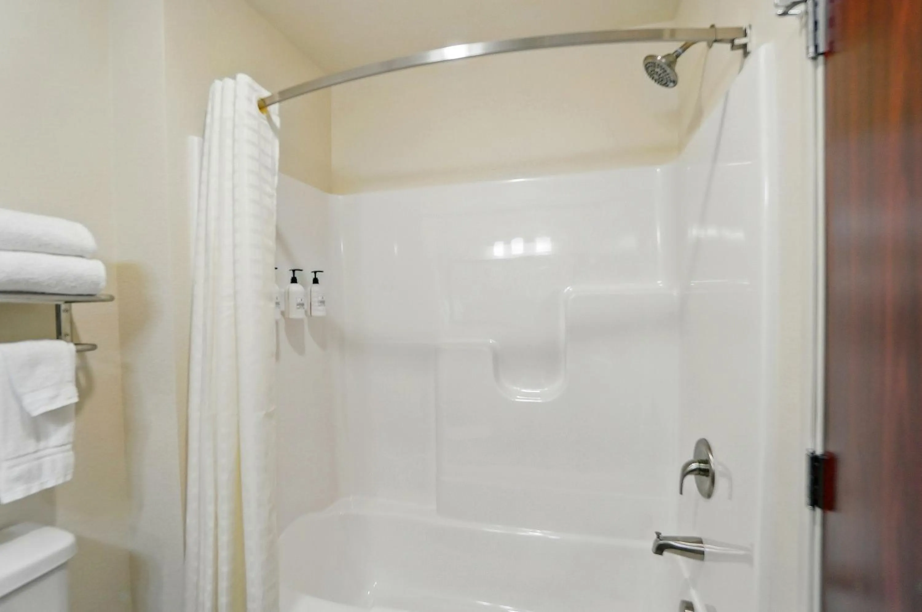 Bathroom in Cobblestone Hotel & Suites - Eaton