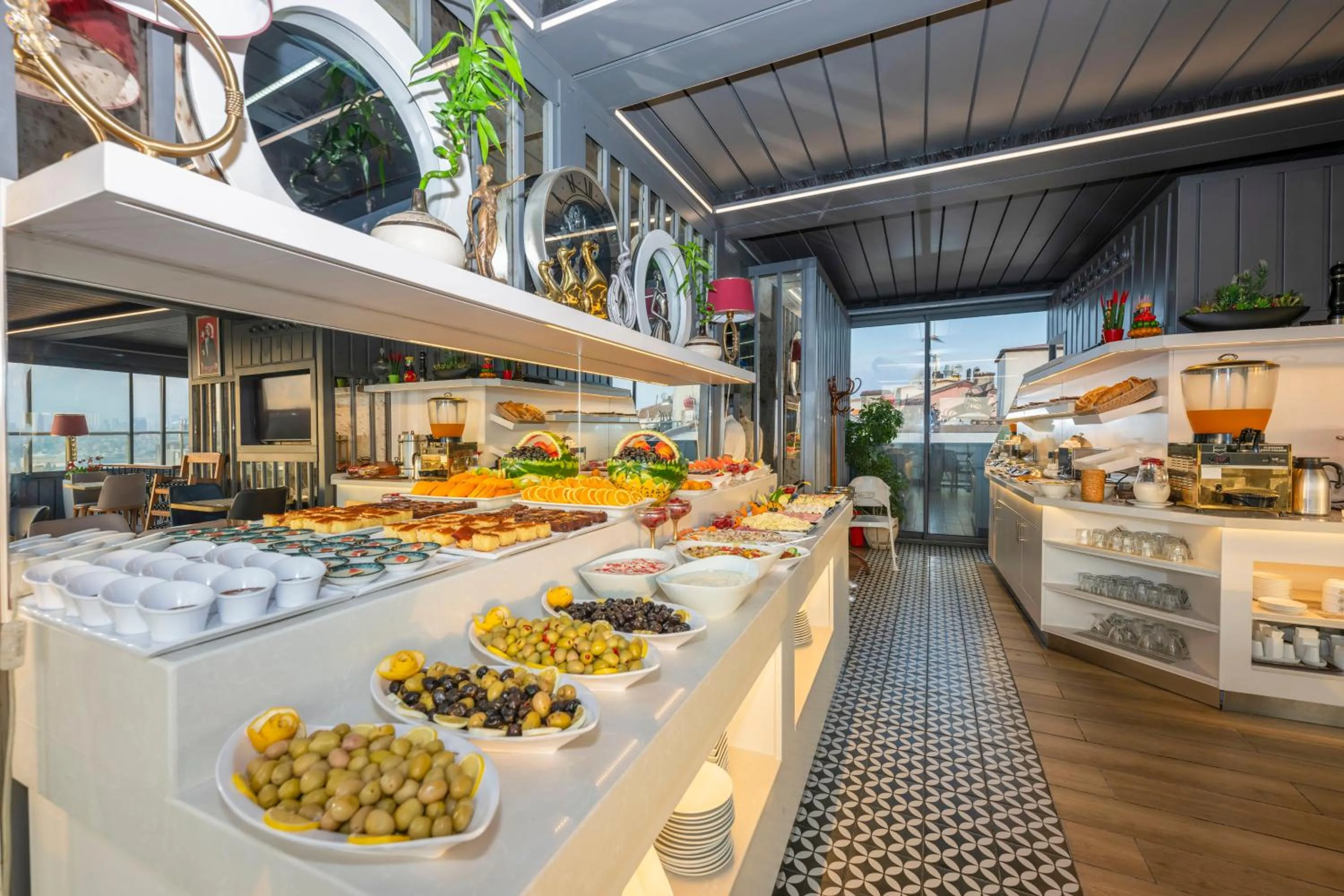 Buffet breakfast in Arden City Hotel-Special Category