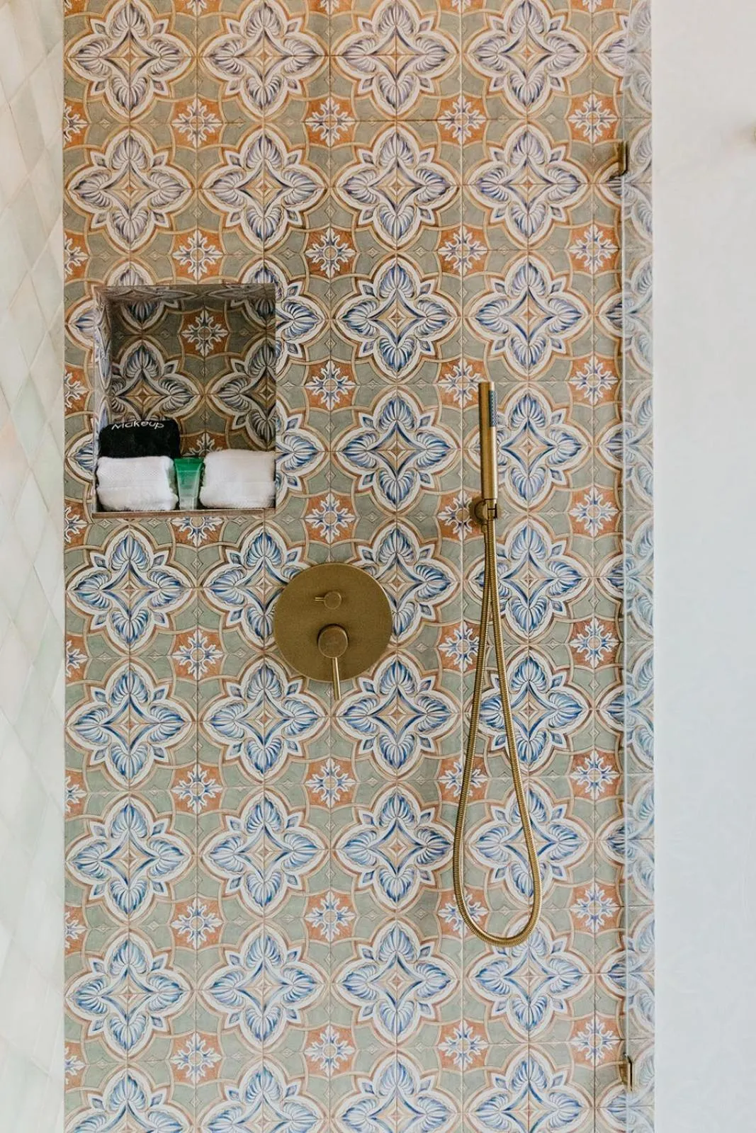 Shower in Hotel 1829