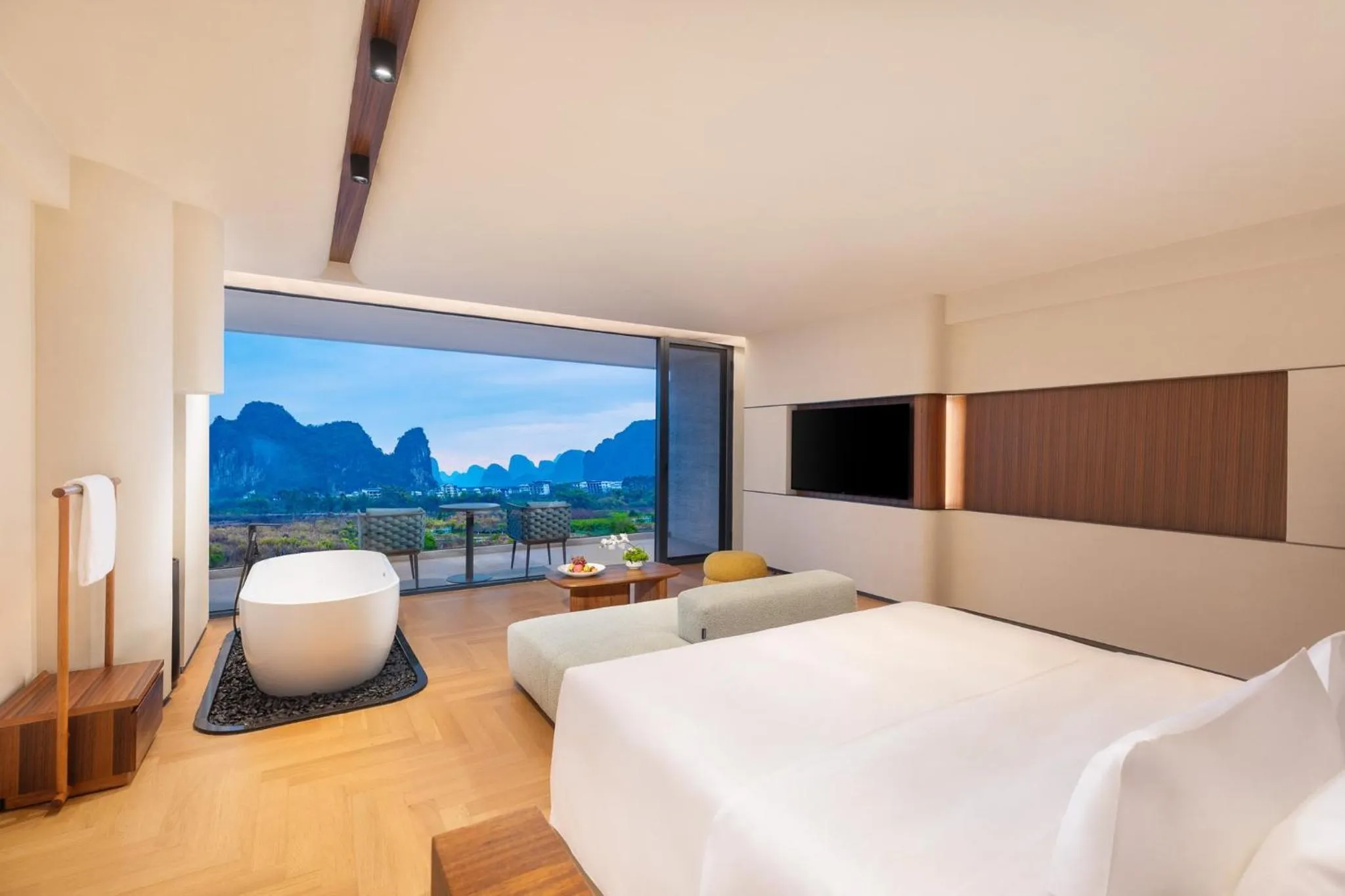 Super Standard King Room with Balcony in voco Guilin Yangshuo