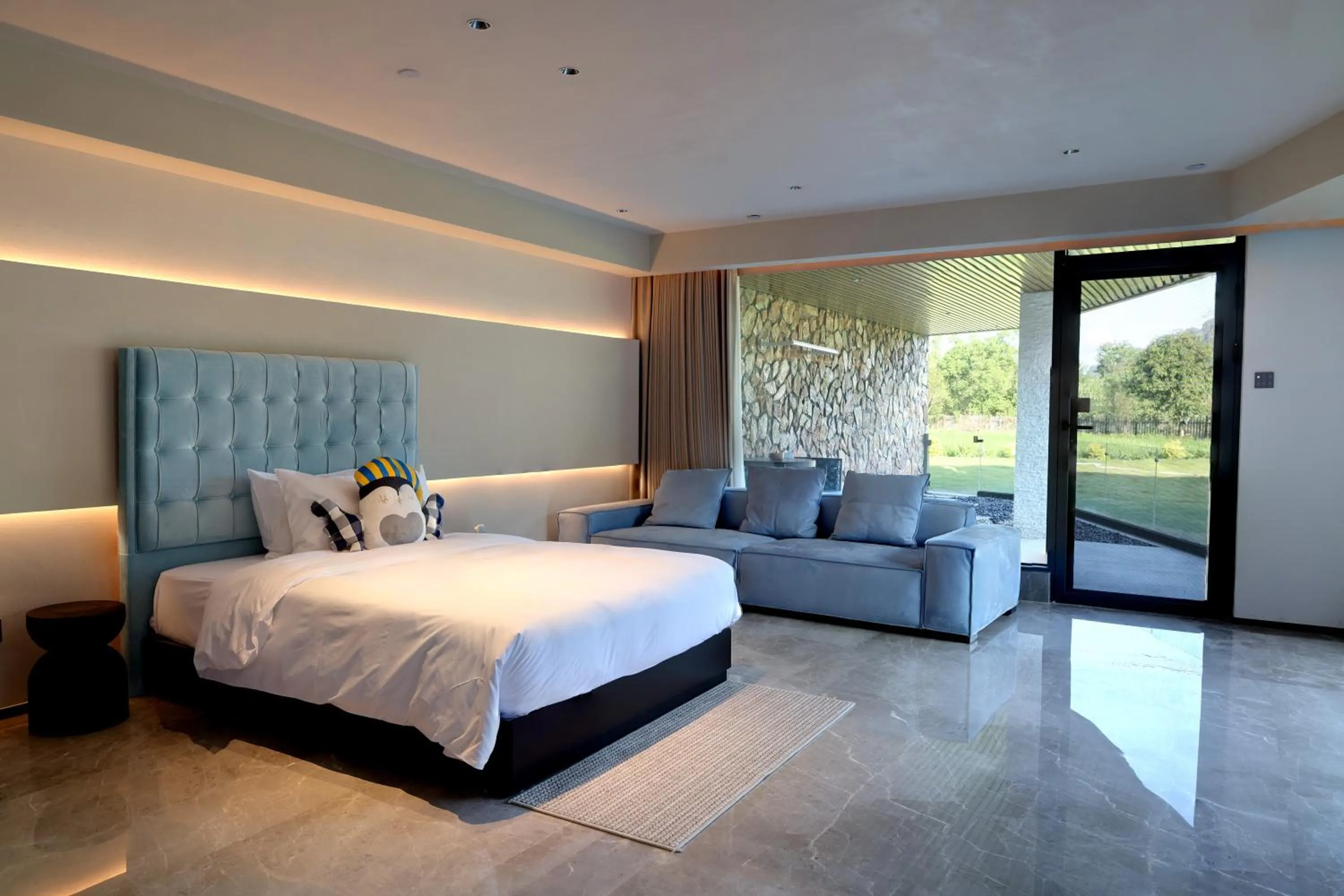 Bedroom, Bed in voco Guilin Yangshuo