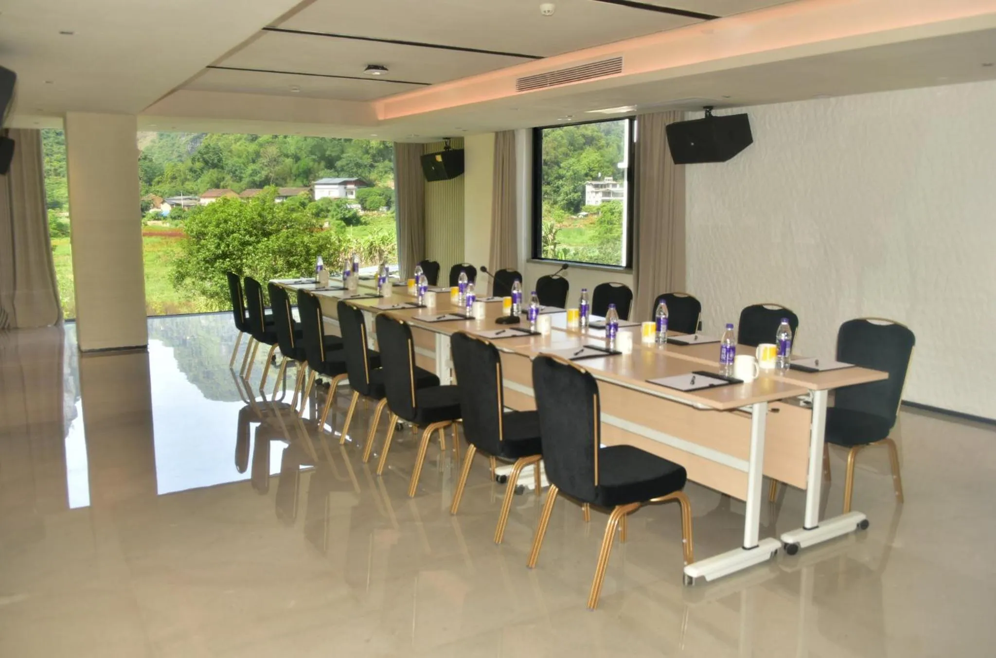 Meeting/conference room in voco Guilin Yangshuo