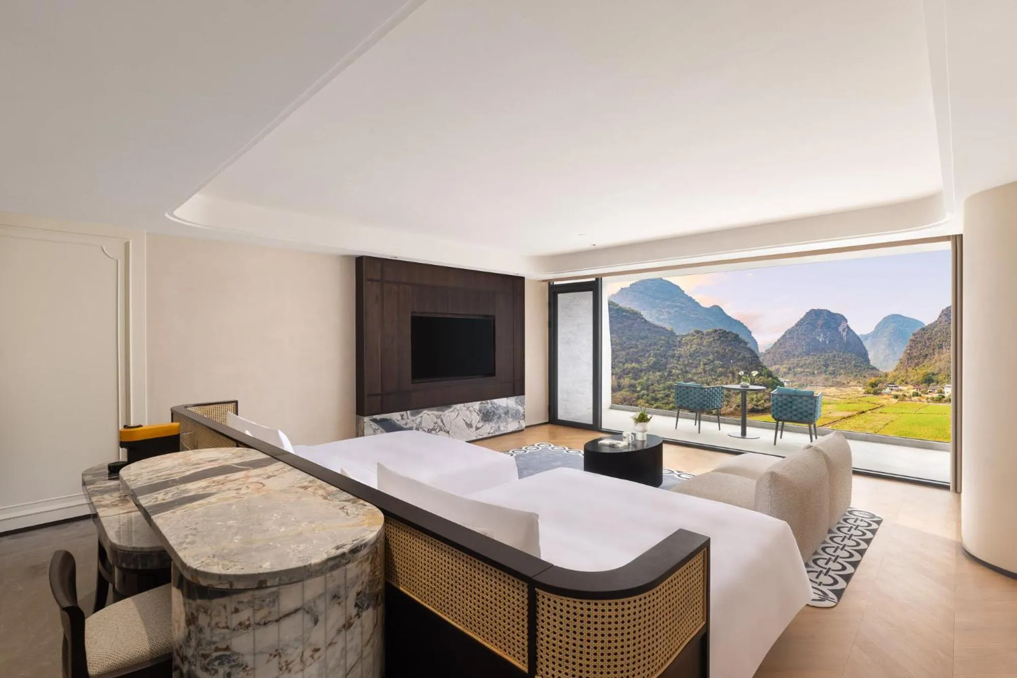 Mountain view, Bed in voco Guilin Yangshuo