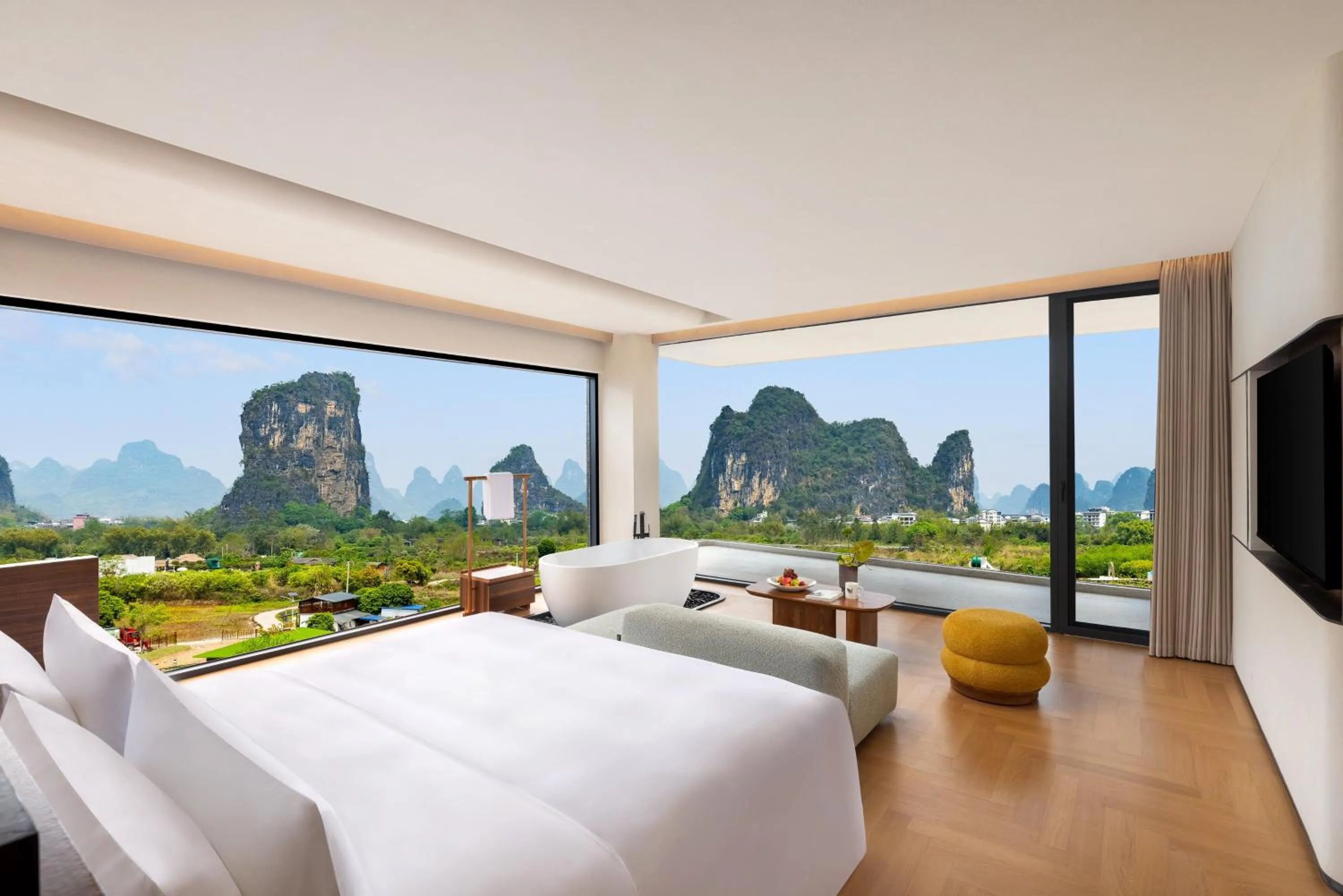 Photo of the whole room, Bed in voco Guilin Yangshuo