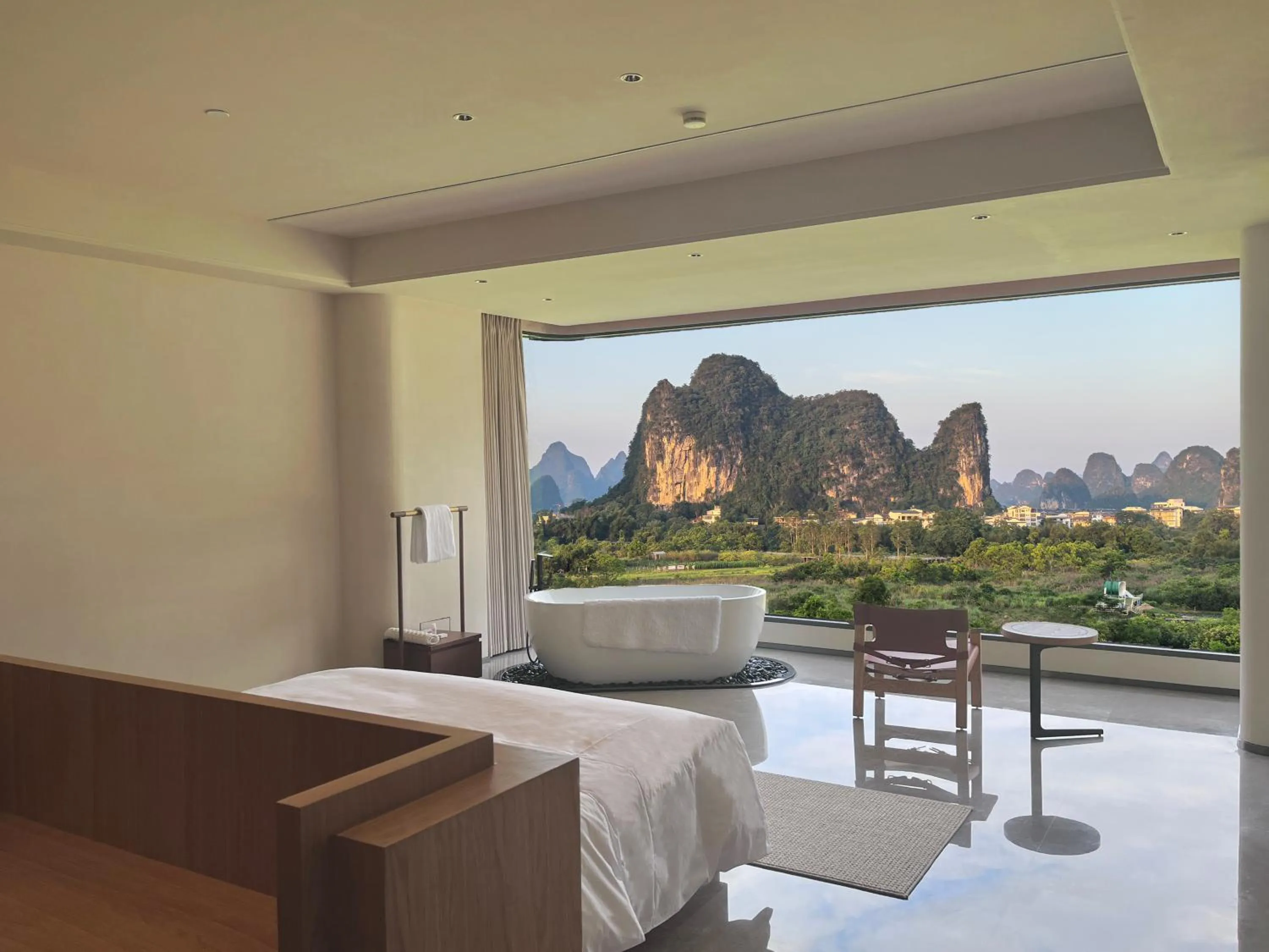 Mountain view, Bed in voco Guilin Yangshuo
