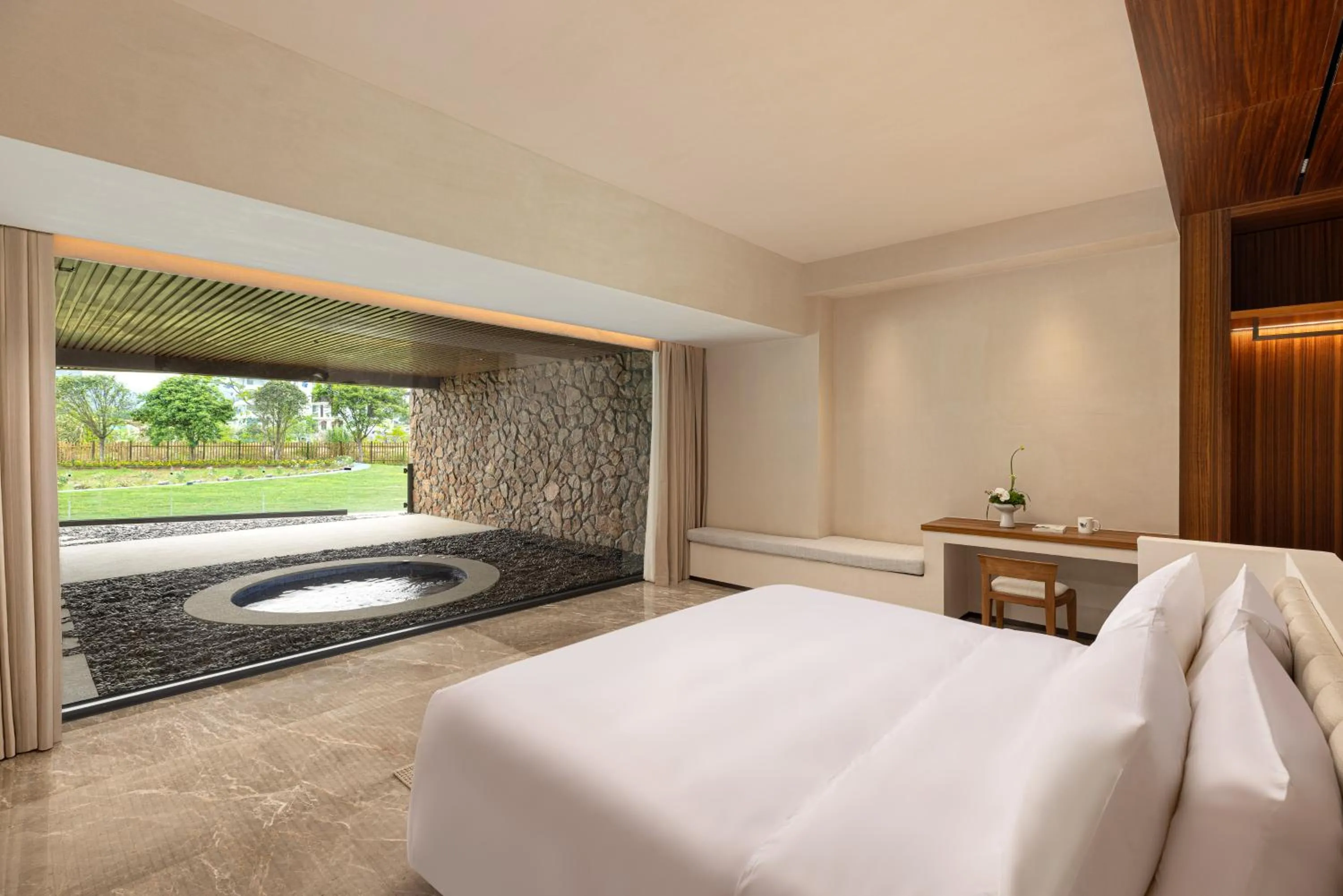 Bedroom, Bed in voco Guilin Yangshuo