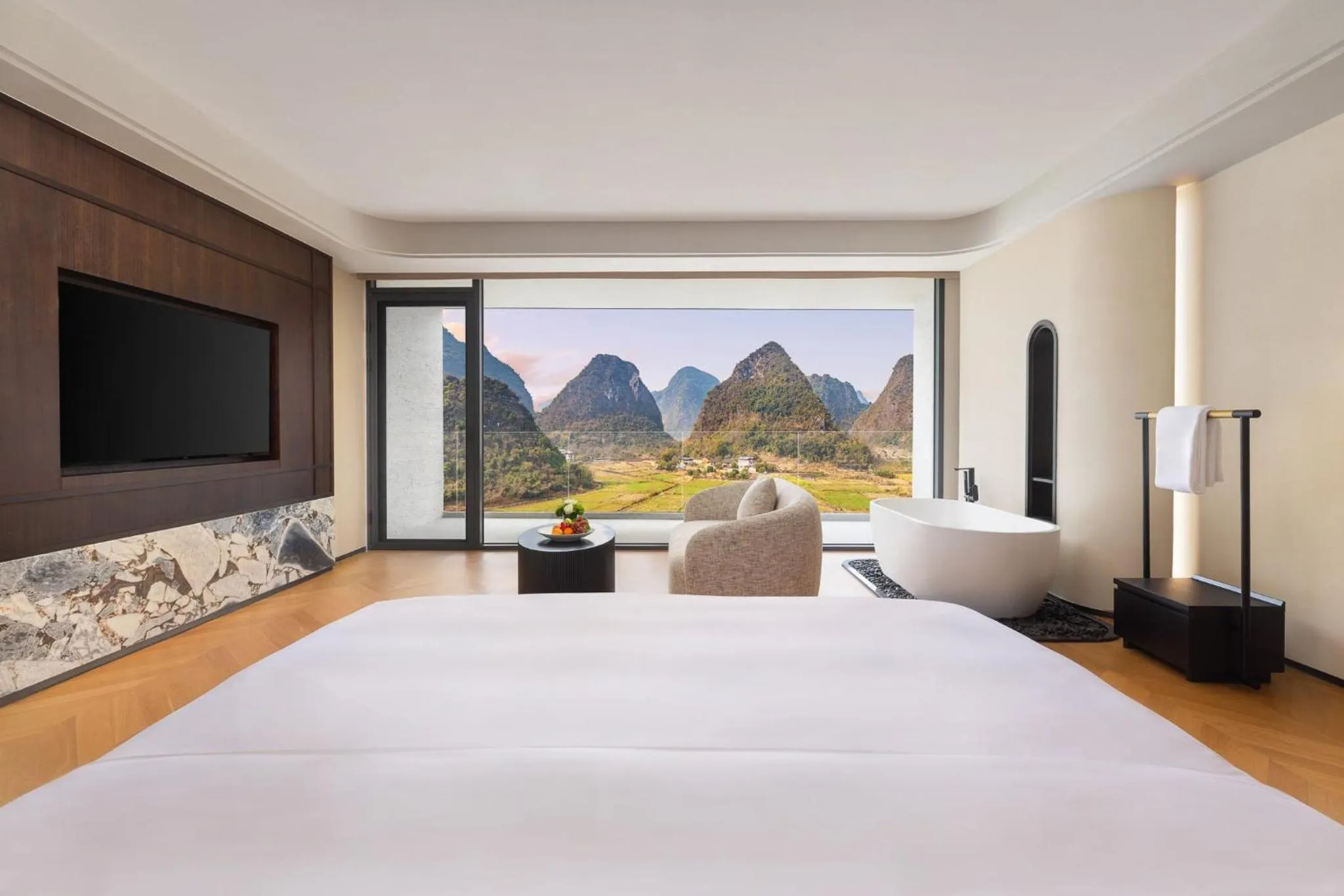 Photo of the whole room, Bed in voco Guilin Yangshuo