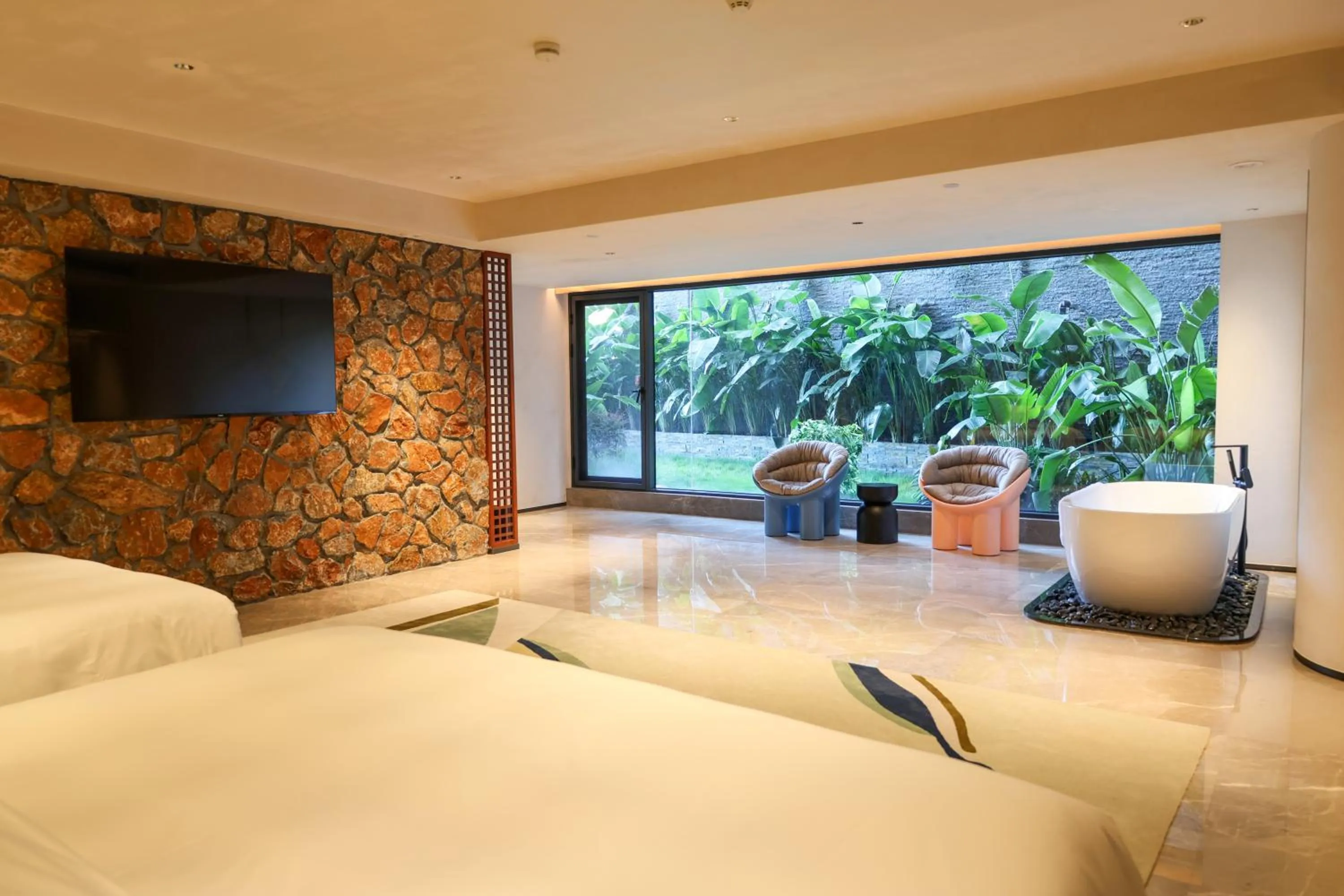 Bath, Bed in voco Guilin Yangshuo