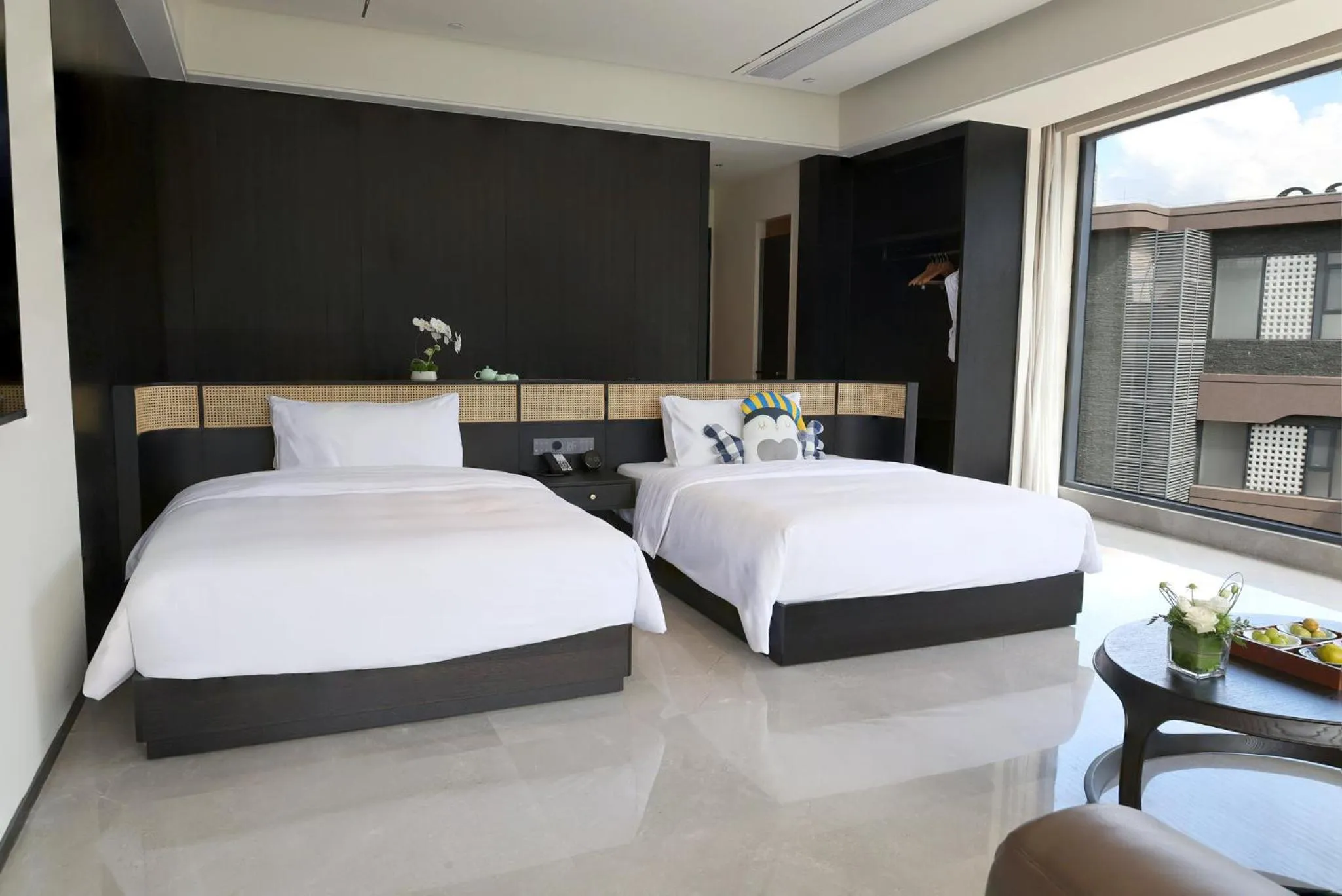 Photo of the whole room, Bed in voco Guilin Yangshuo