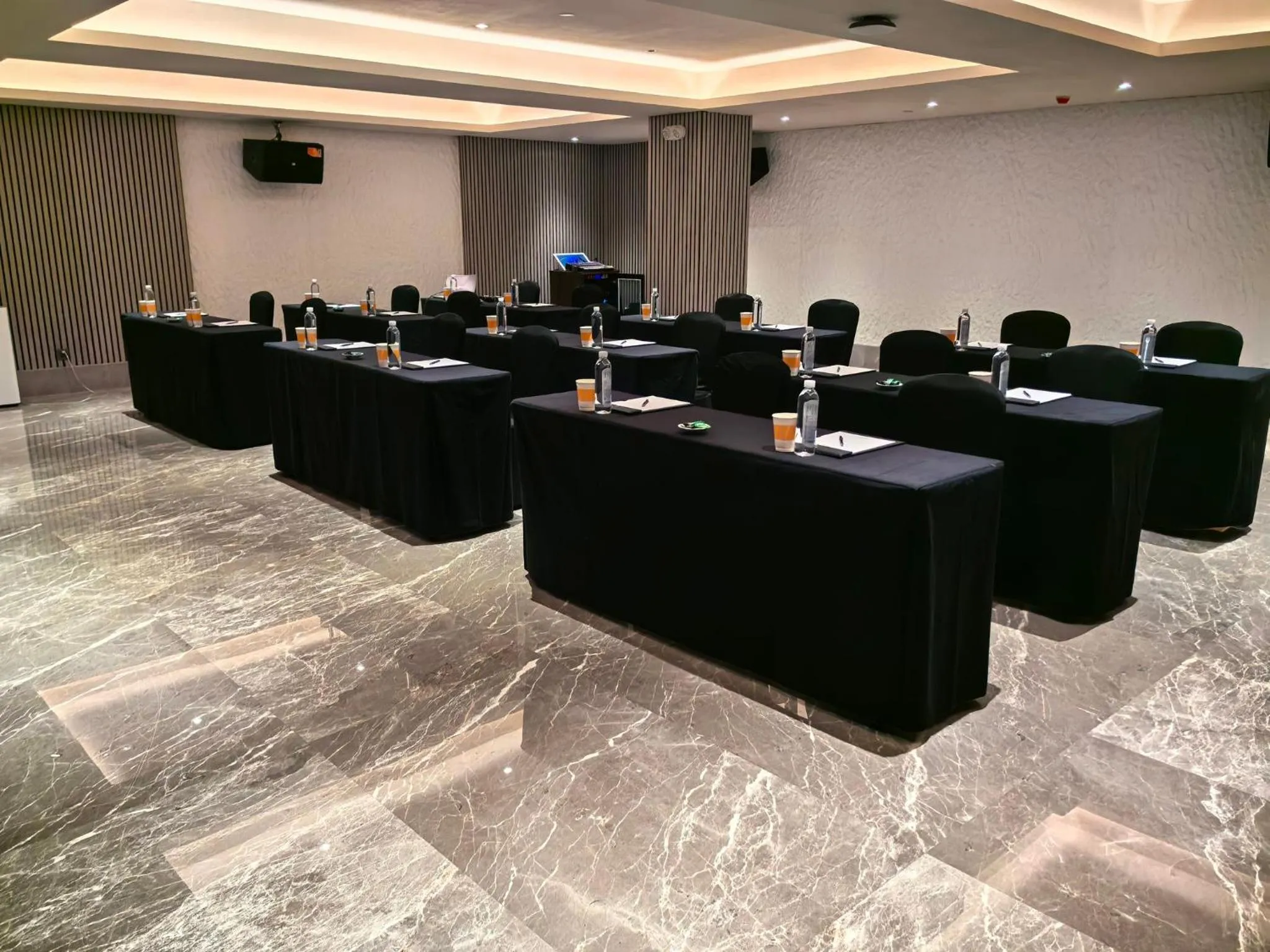 Meeting/conference room in voco Guilin Yangshuo