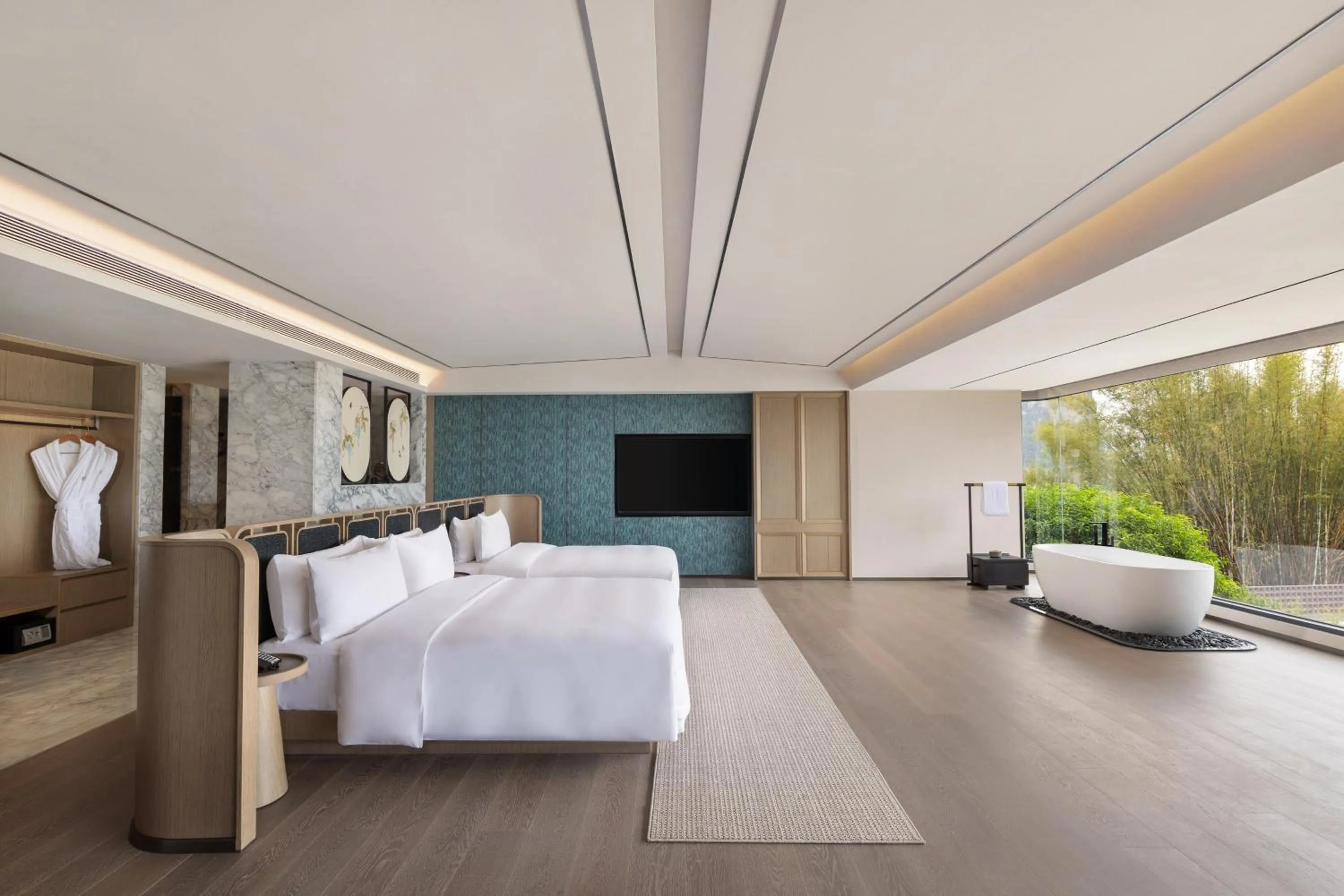 Photo of the whole room, Bed in voco Guilin Yangshuo