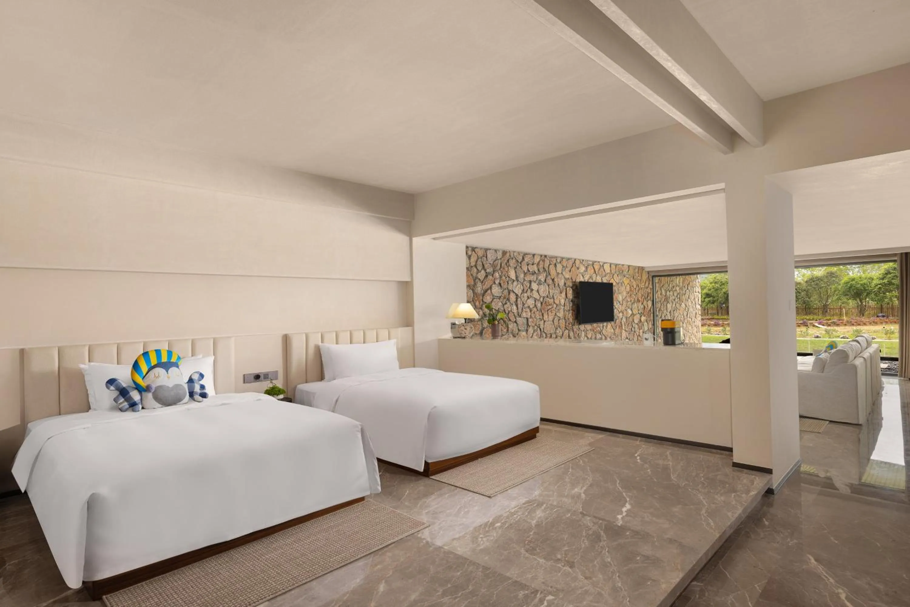 Photo of the whole room, Bed in voco Guilin Yangshuo