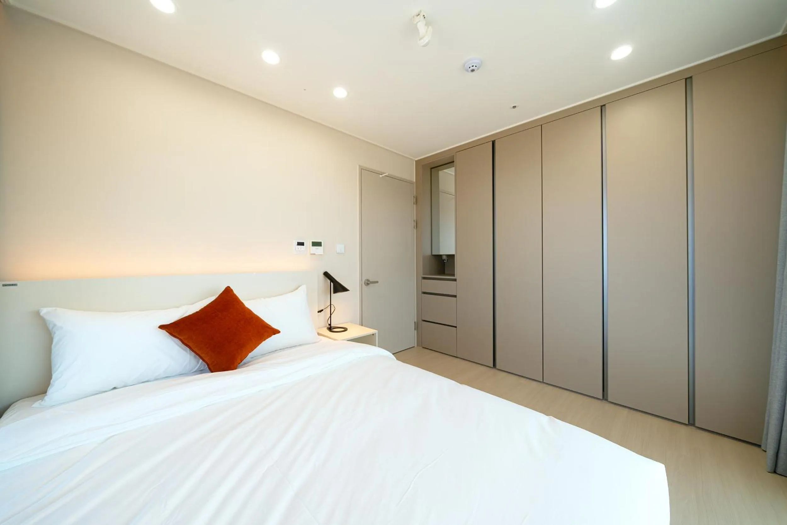 Bedroom, Bed in DIAMER Hotel Sokcho by AankStay