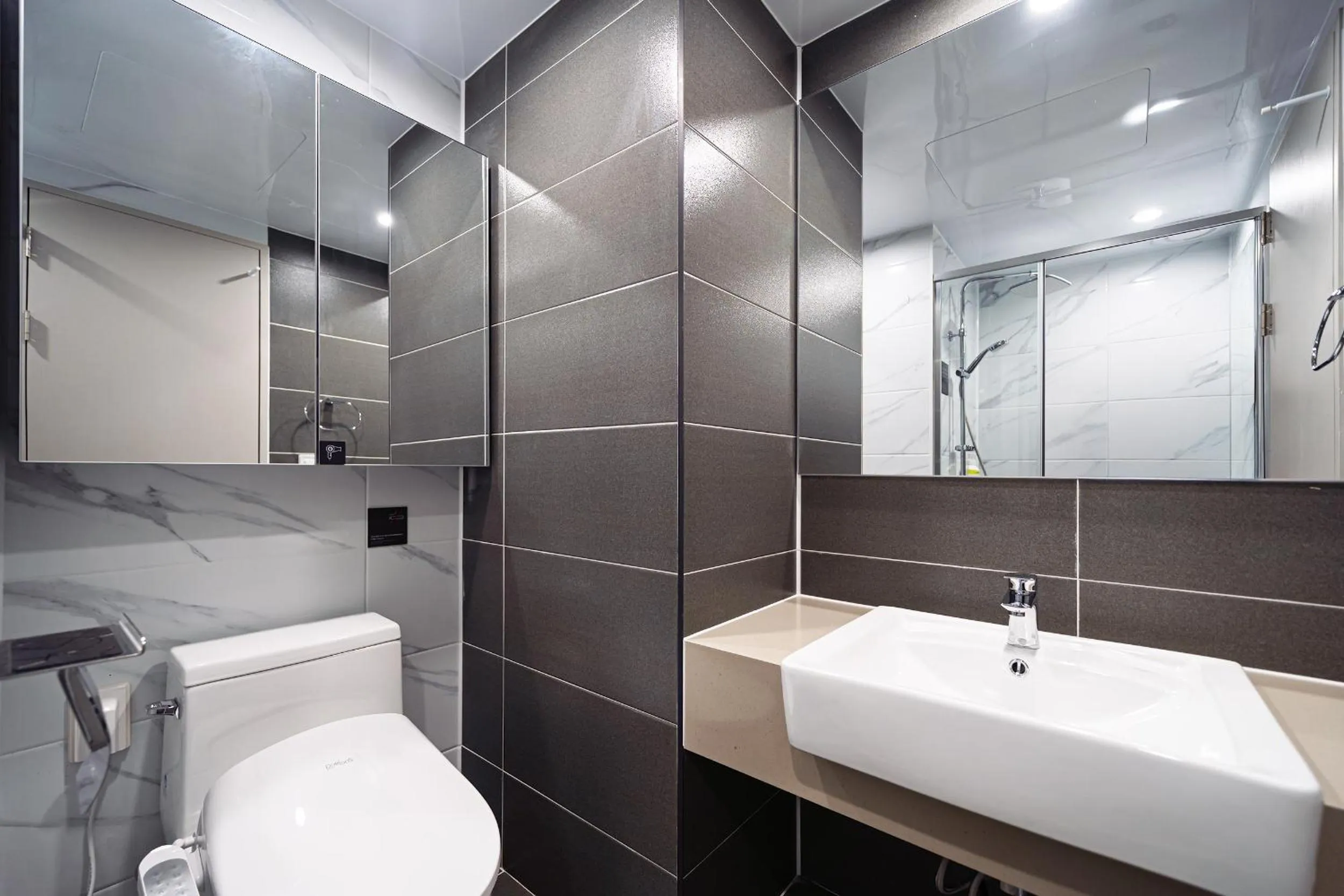 Toilet in DIAMER Hotel Sokcho by AankStay