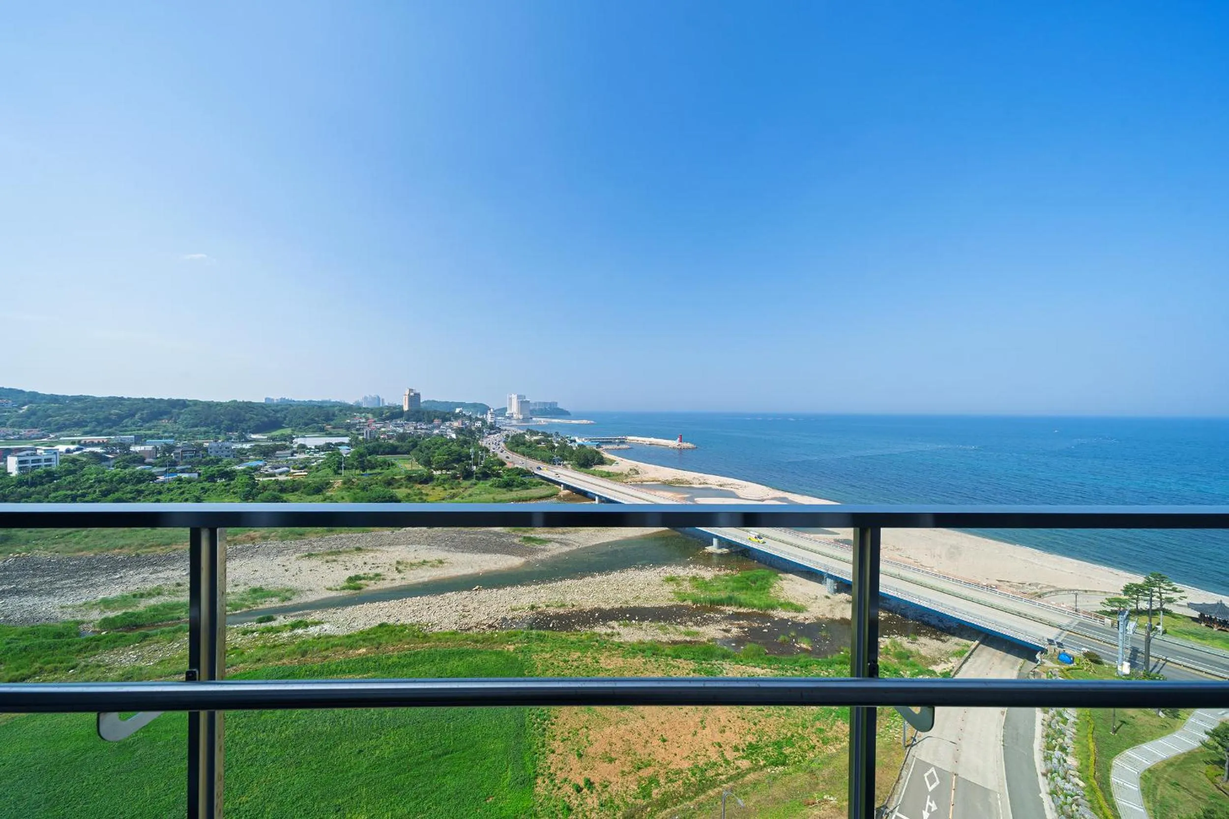 Balcony/Terrace in DIAMER Hotel Sokcho by AankStay