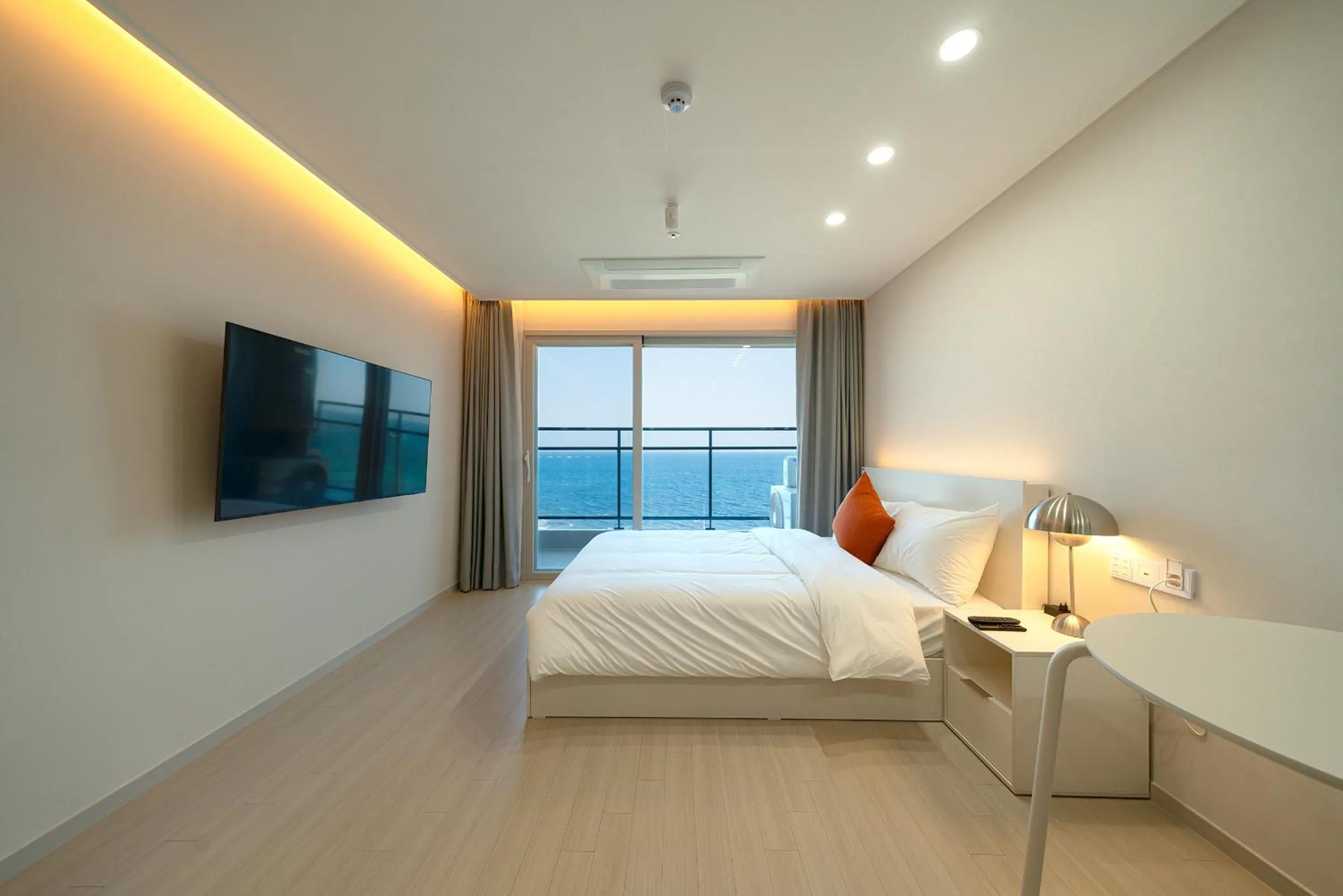 Photo of the whole room, Bed in DIAMER Hotel Sokcho by AankStay