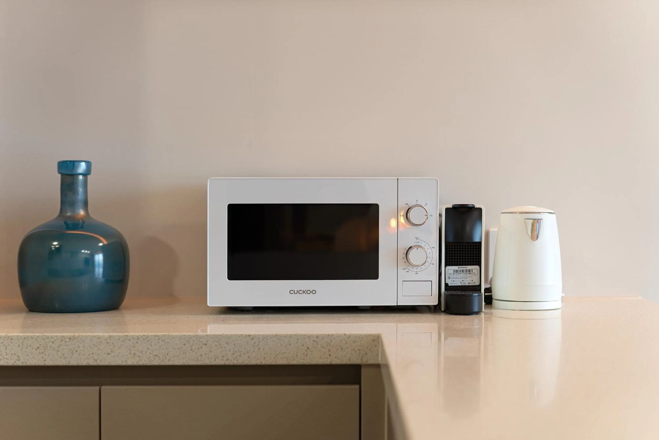 microwave in DIAMER Hotel Sokcho by AankStay