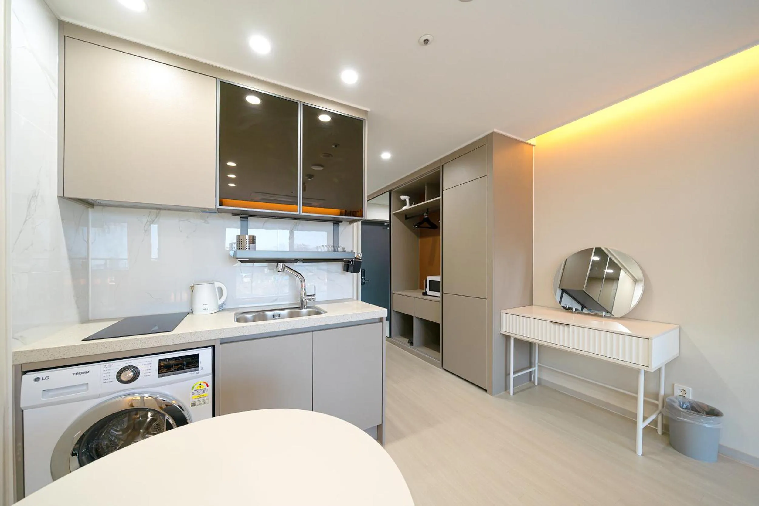 Photo of the whole room in DIAMER Hotel Sokcho by AankStay