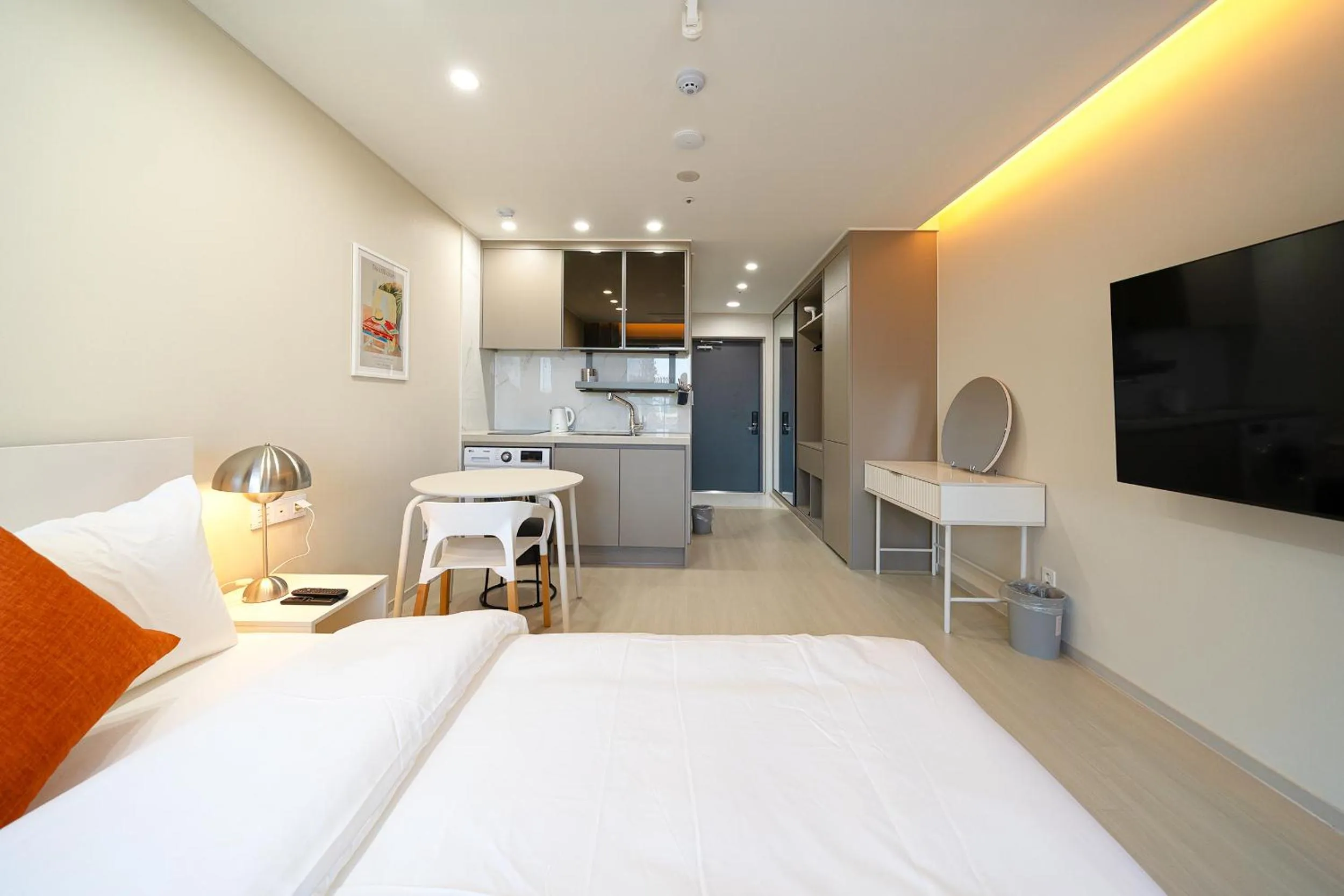 Photo of the whole room, Bed in DIAMER Hotel Sokcho by AankStay