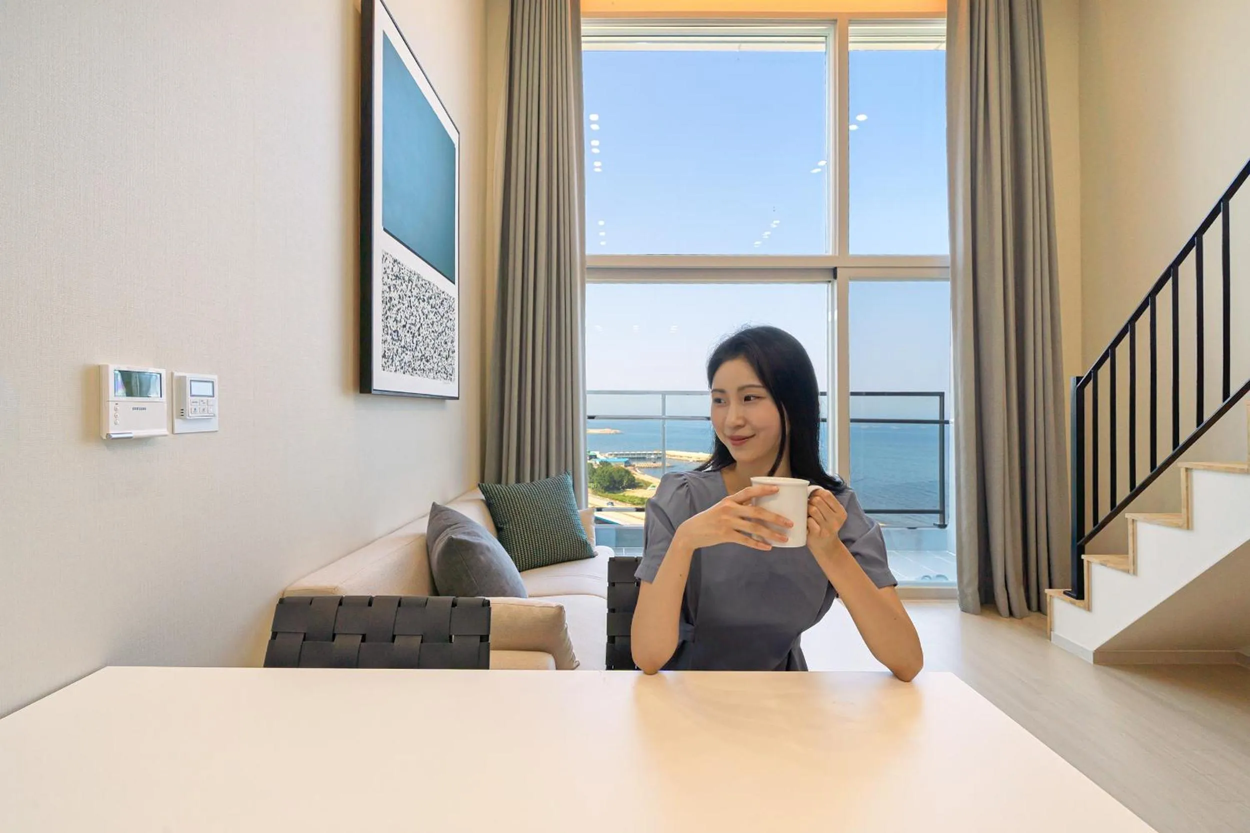 Seating area in DIAMER Hotel Sokcho by AankStay