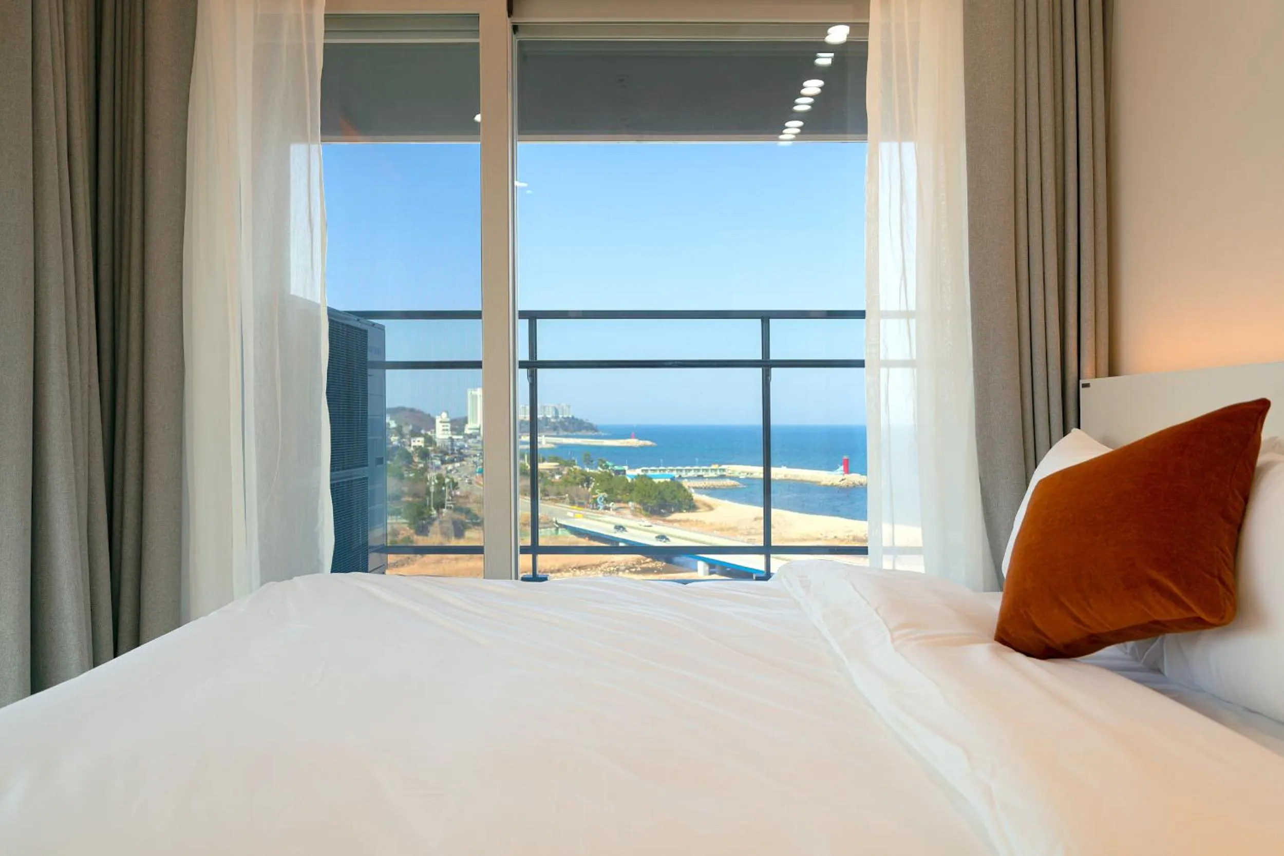 Bed in DIAMER Hotel Sokcho by AankStay