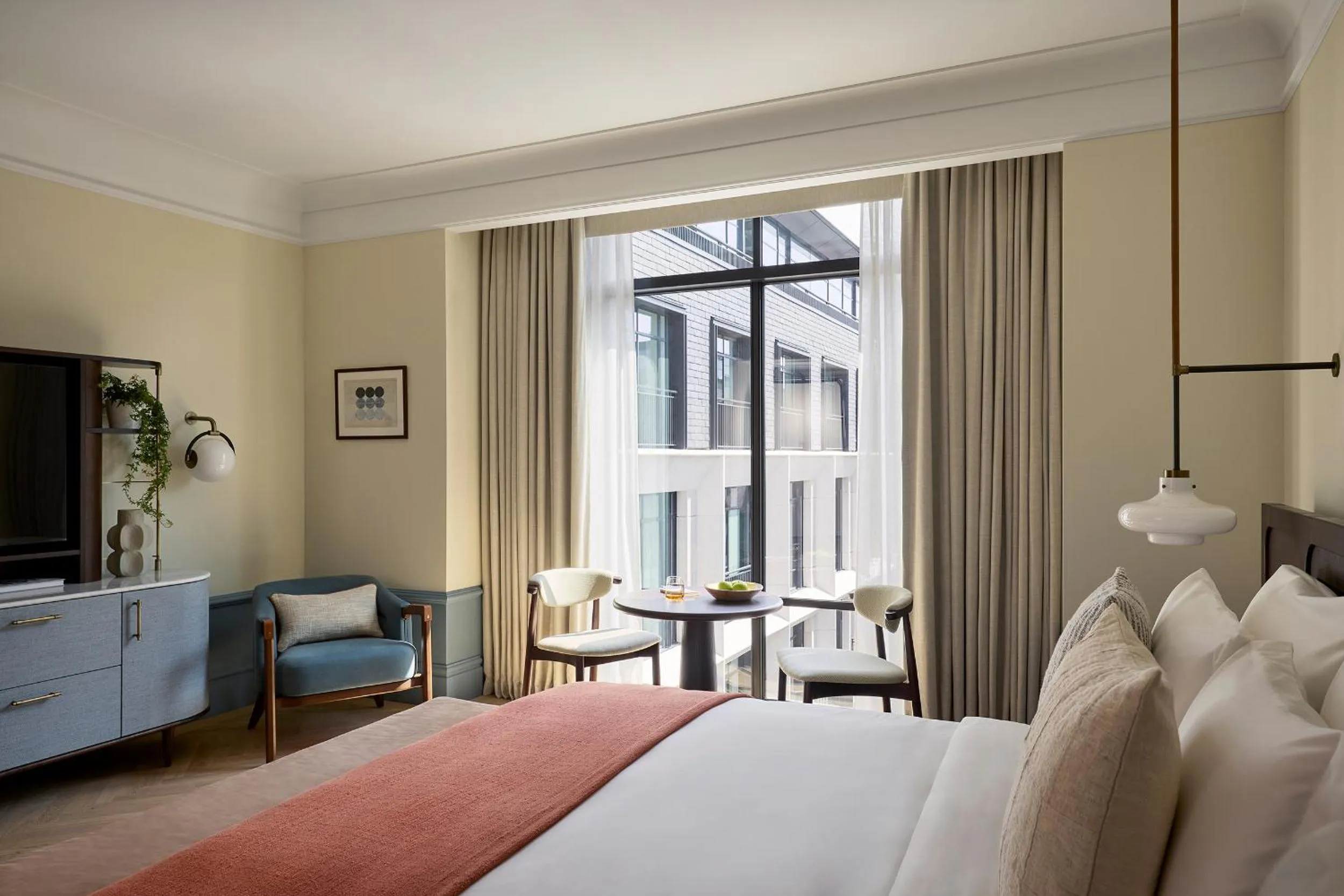 Bedroom, Bed in Six Senses London