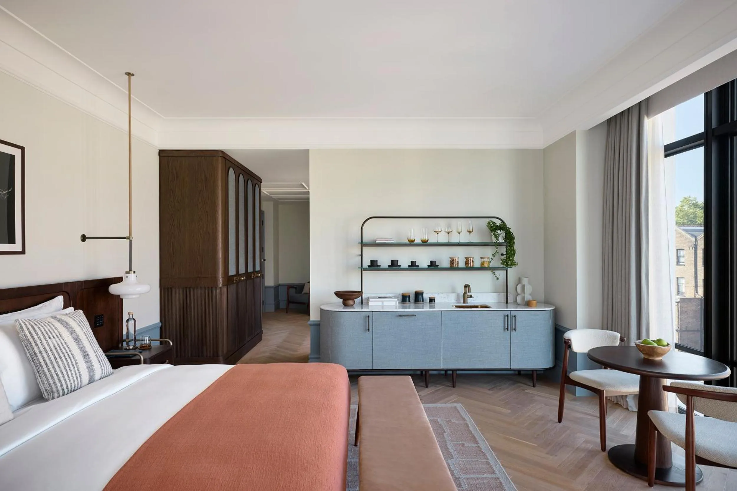 Photo of the whole room, Bed in Six Senses London