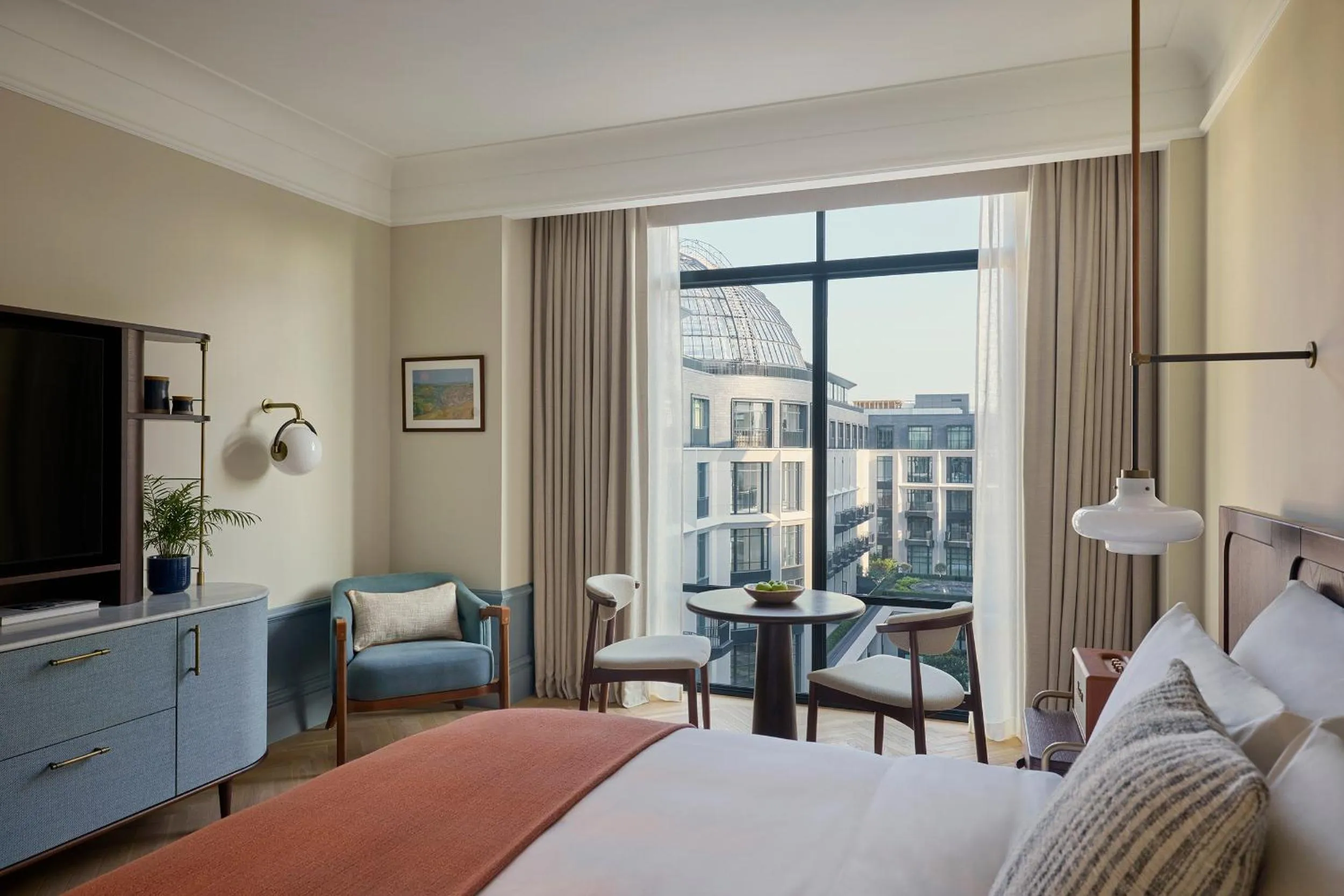 Bedroom, Bed in Six Senses London