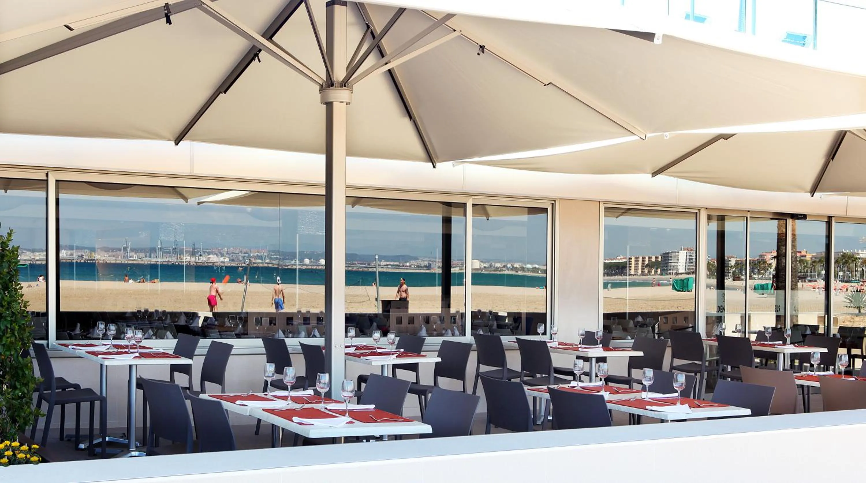 Restaurant/places to eat in Golden Donaire Beach