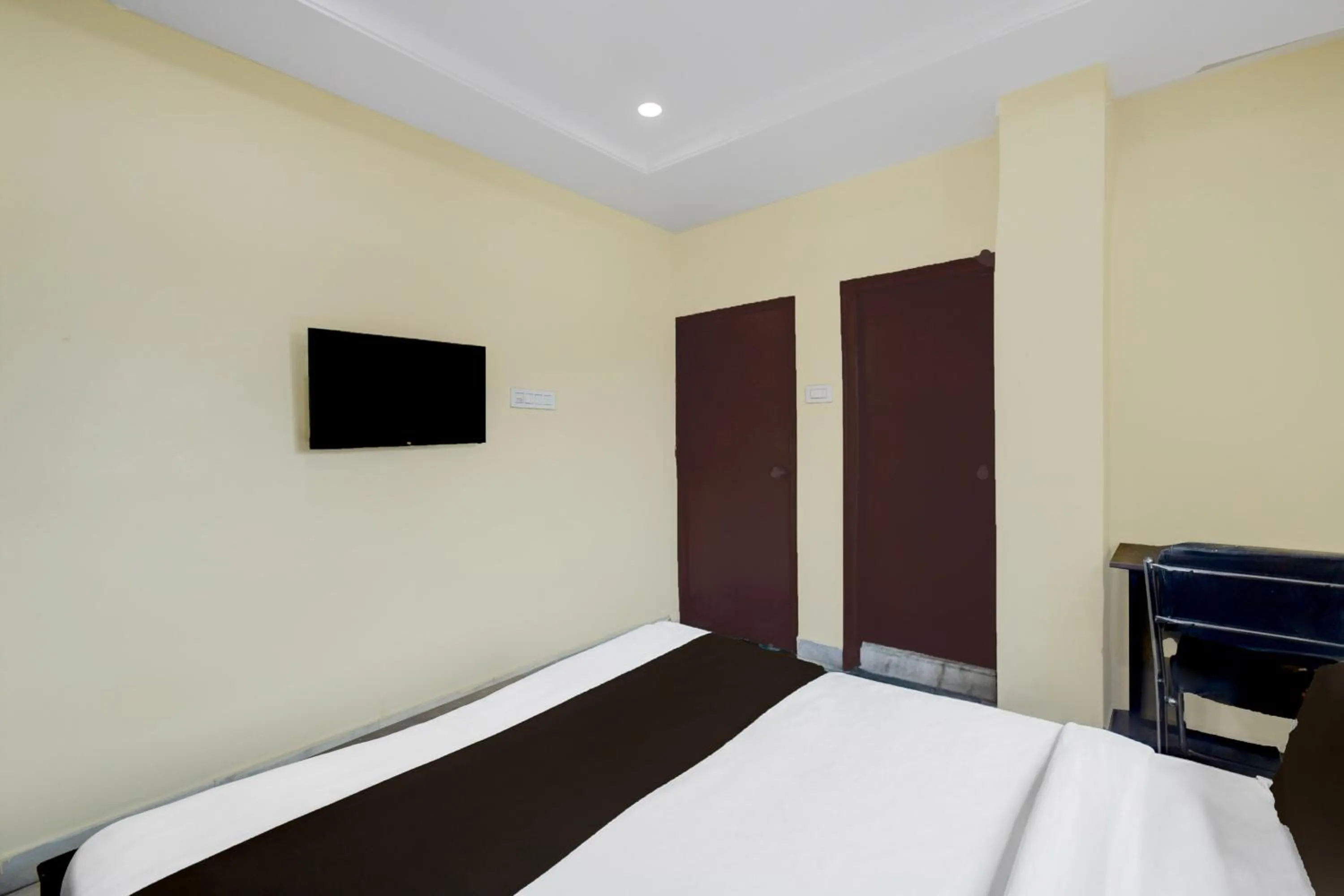 Bedroom, Bed in Super Collection O Kothapet Near Omini Hospital