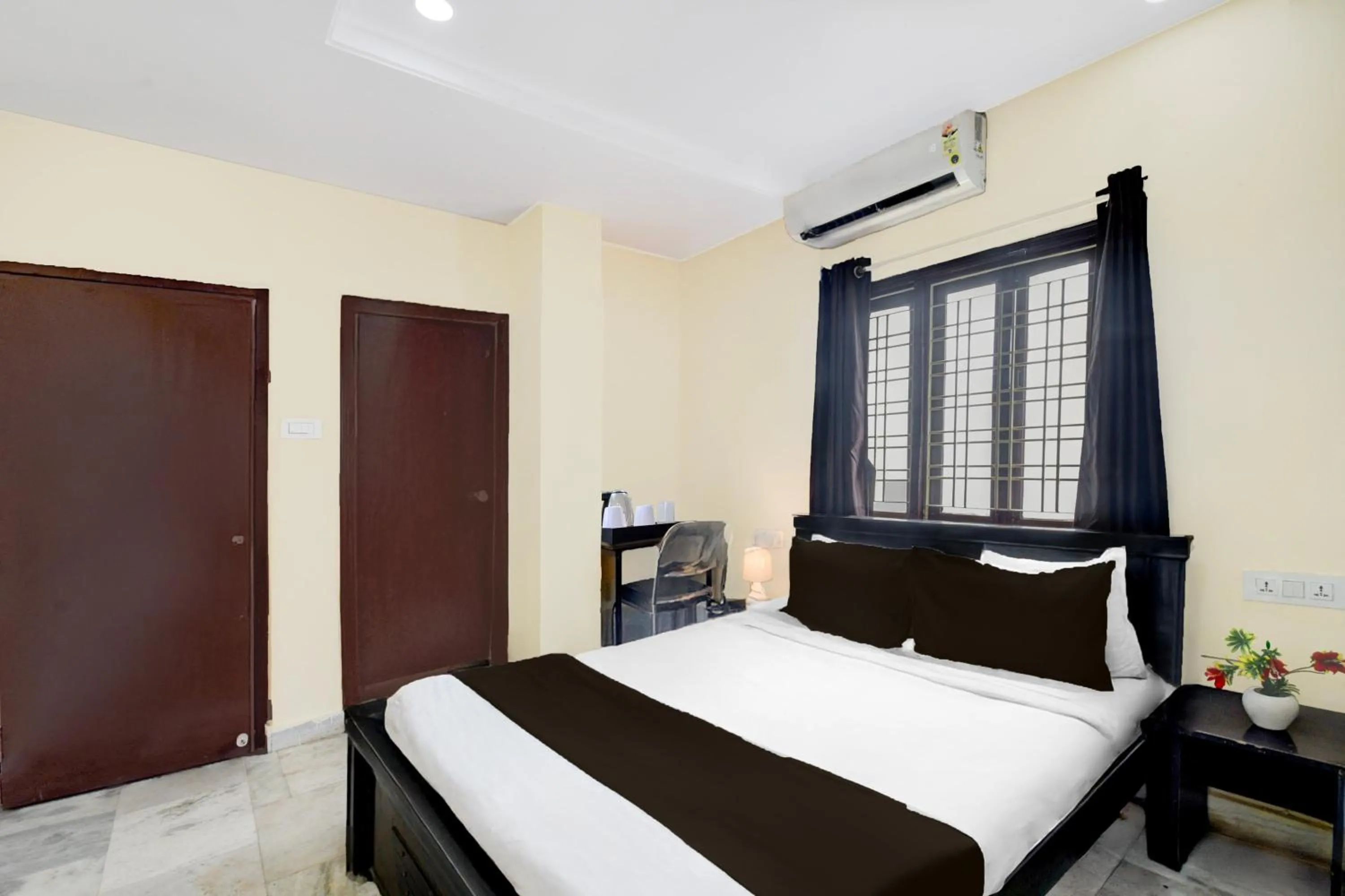 Bedroom, Bed in Super Collection O Kothapet Near Omini Hospital