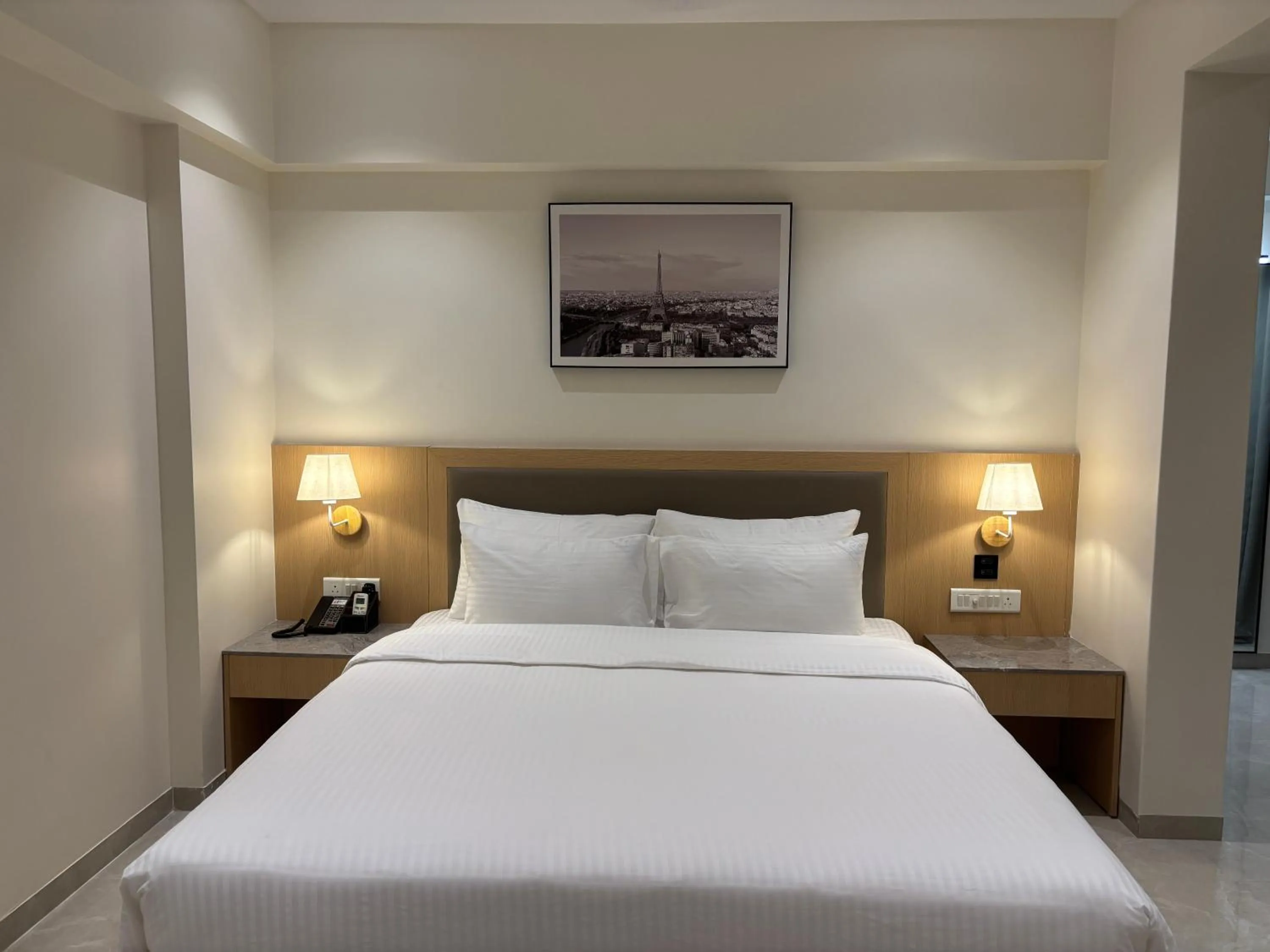 Bed in Mastiff Hotel Hinjawadi Pune