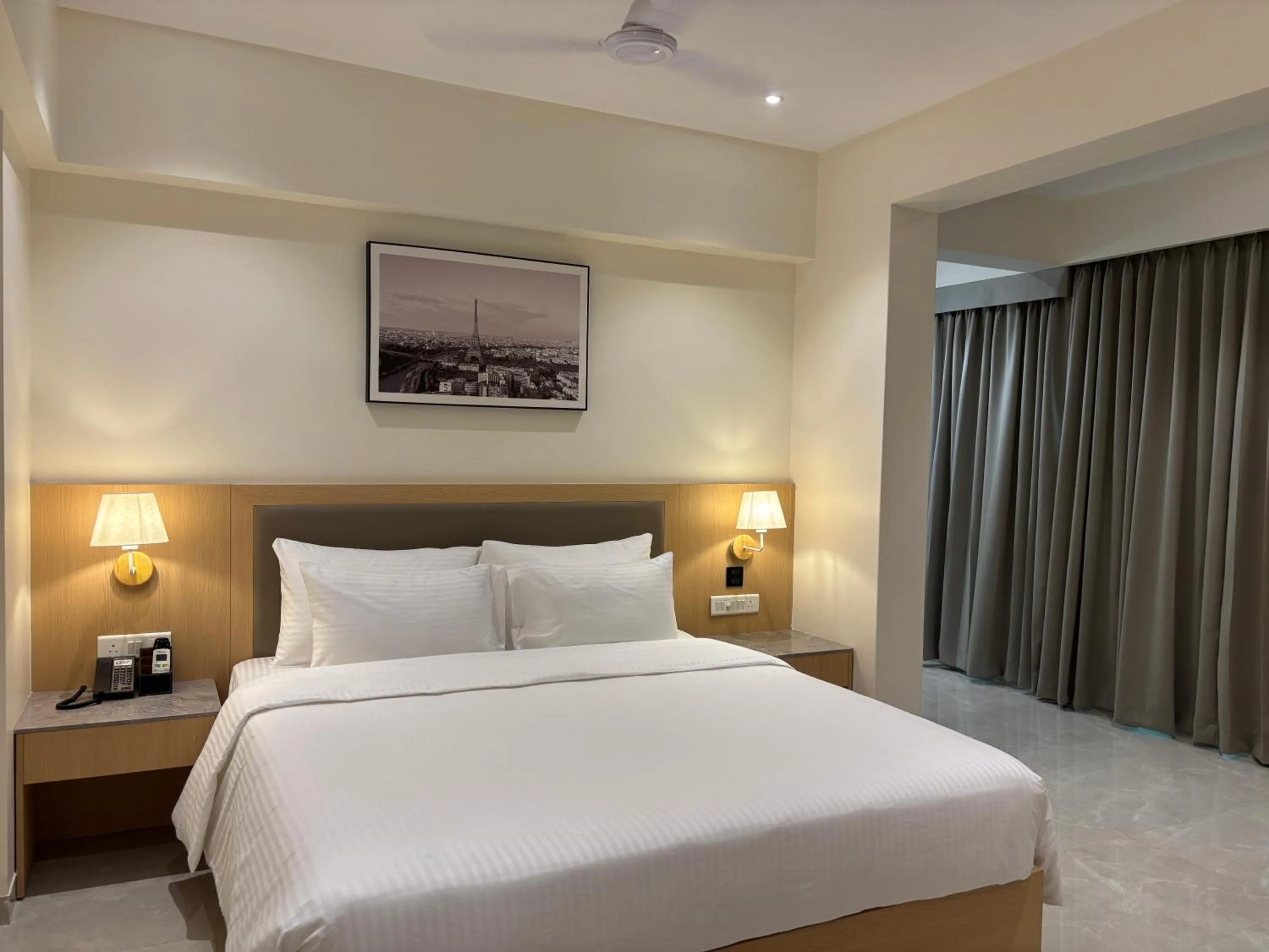 Bed in Mastiff Hotel Hinjawadi Pune