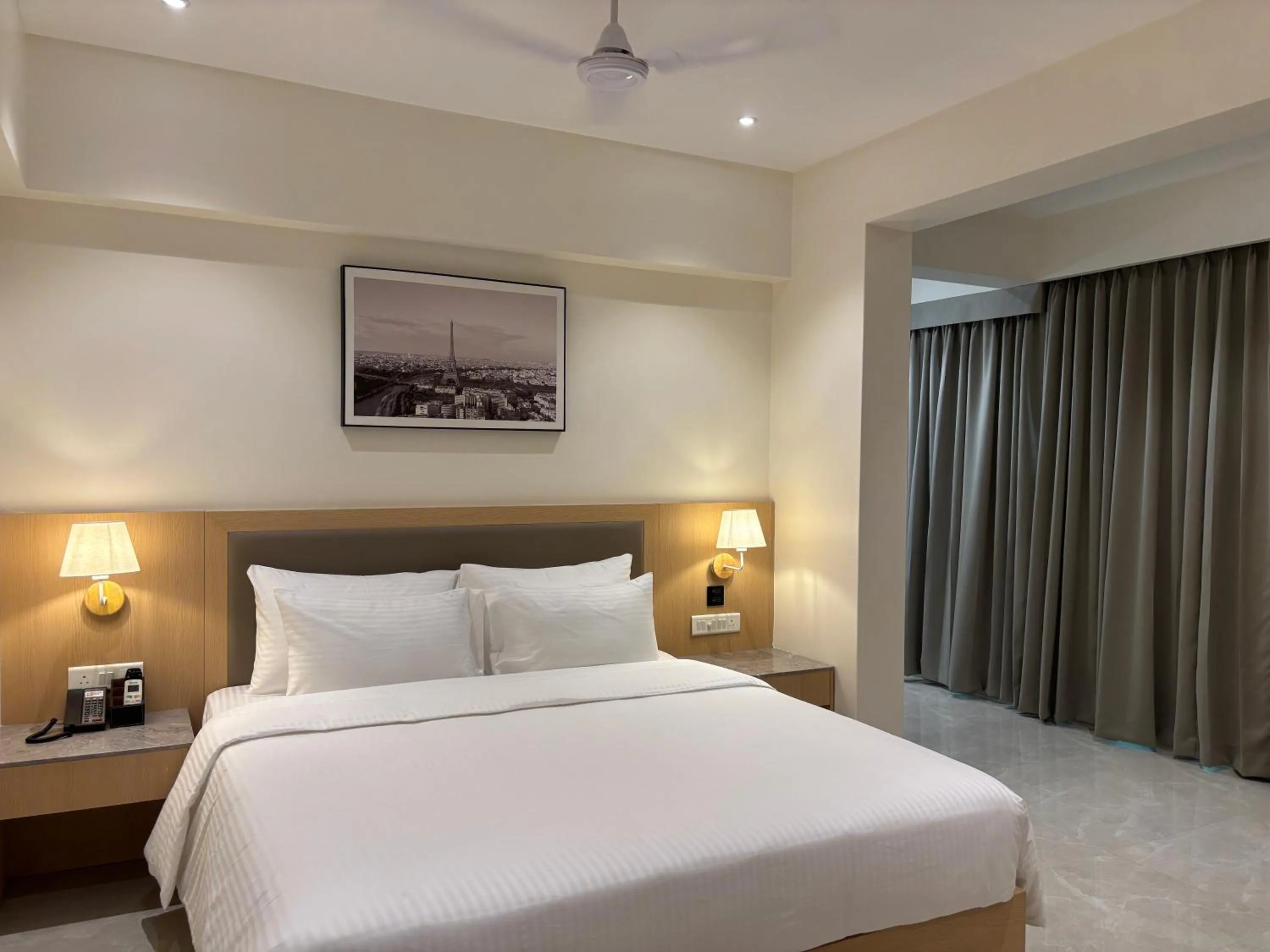 Bed in Mastiff Hotel Hinjawadi Pune