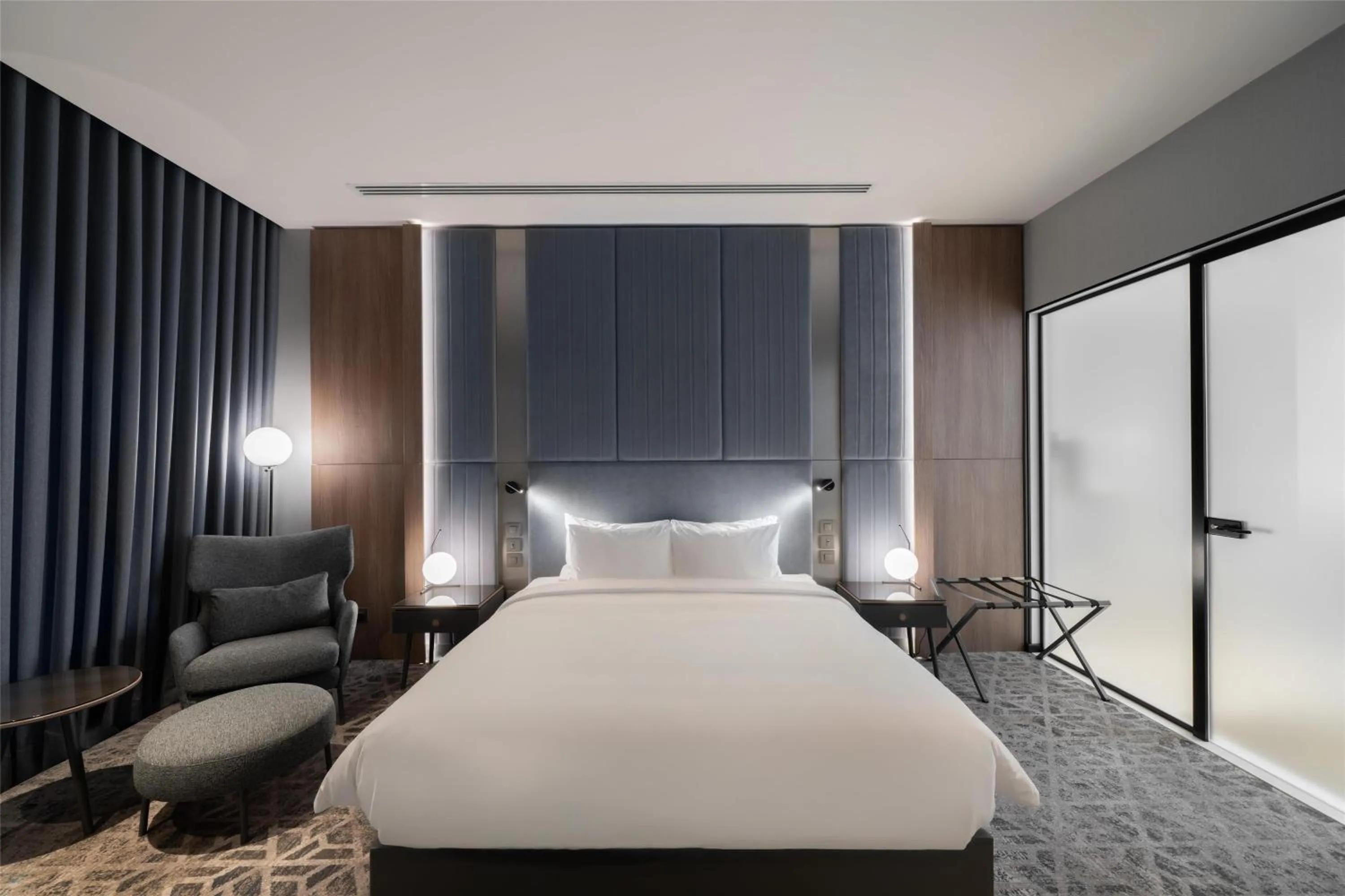 Photo of the whole room, Bed in Radisson Blu Hotel, Riyadh Al Sahafa