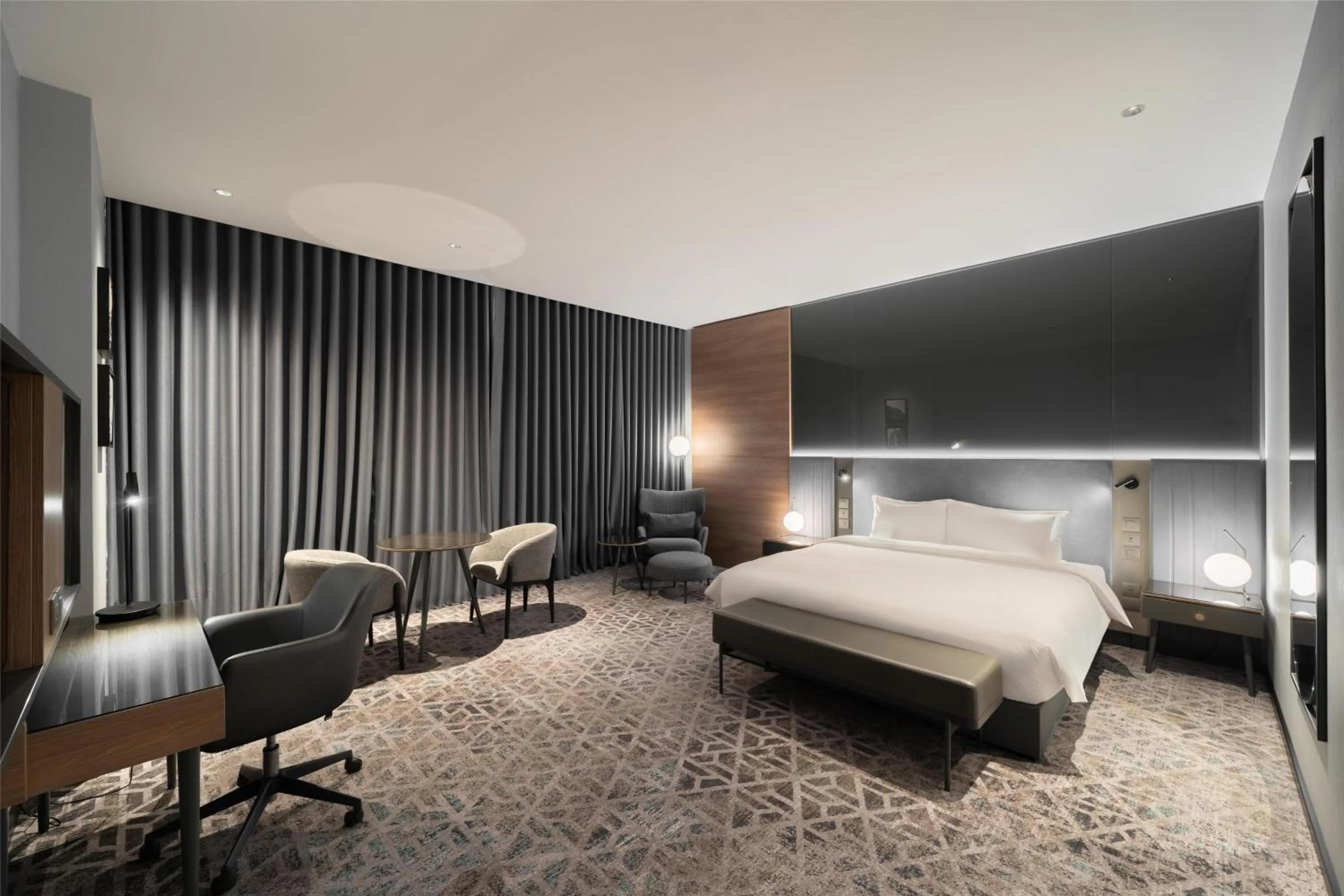 Photo of the whole room, Bed in Radisson Blu Hotel, Riyadh Al Sahafa