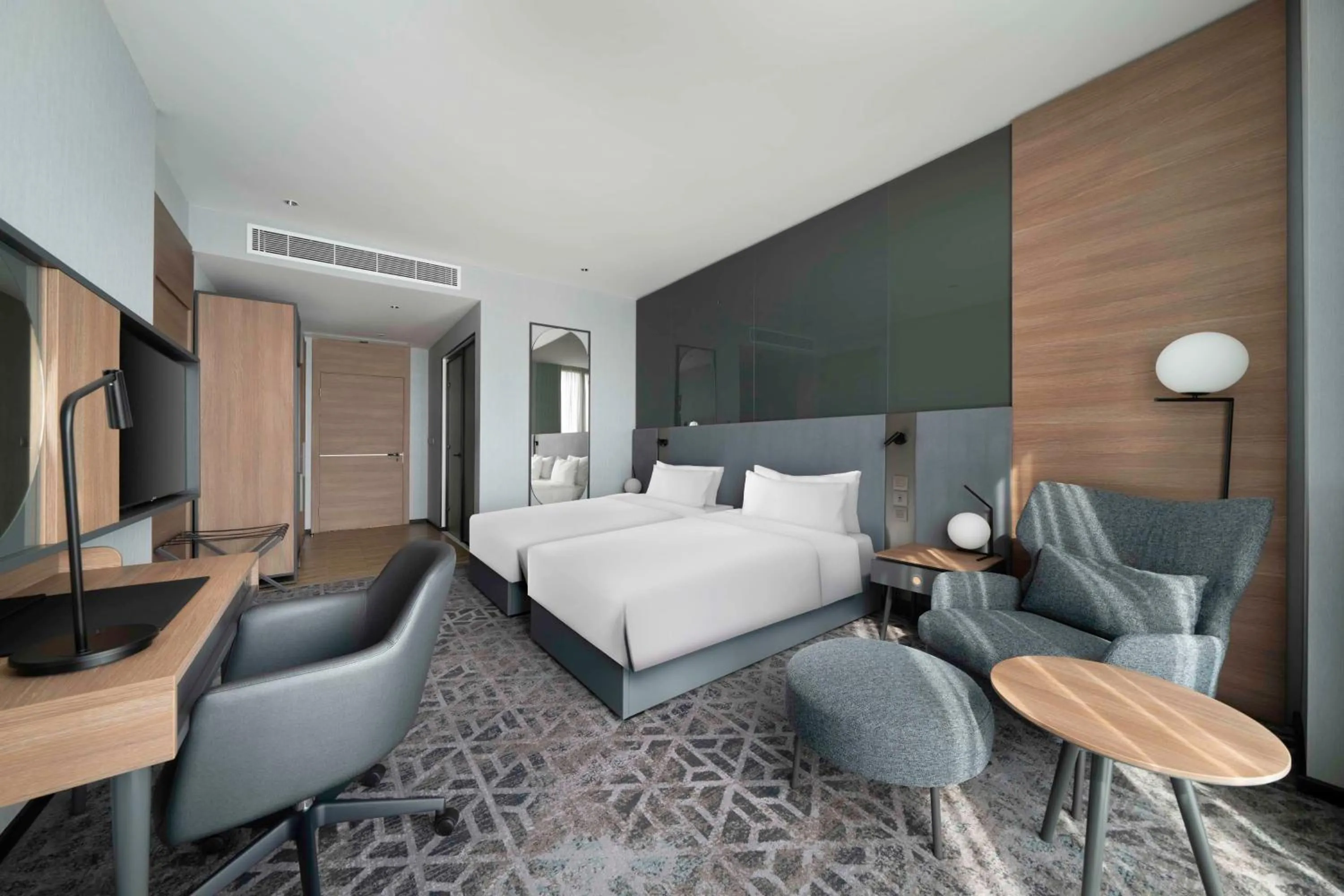 Bedroom, Bed in Radisson Blu Hotel, Riyadh Al Sahafa