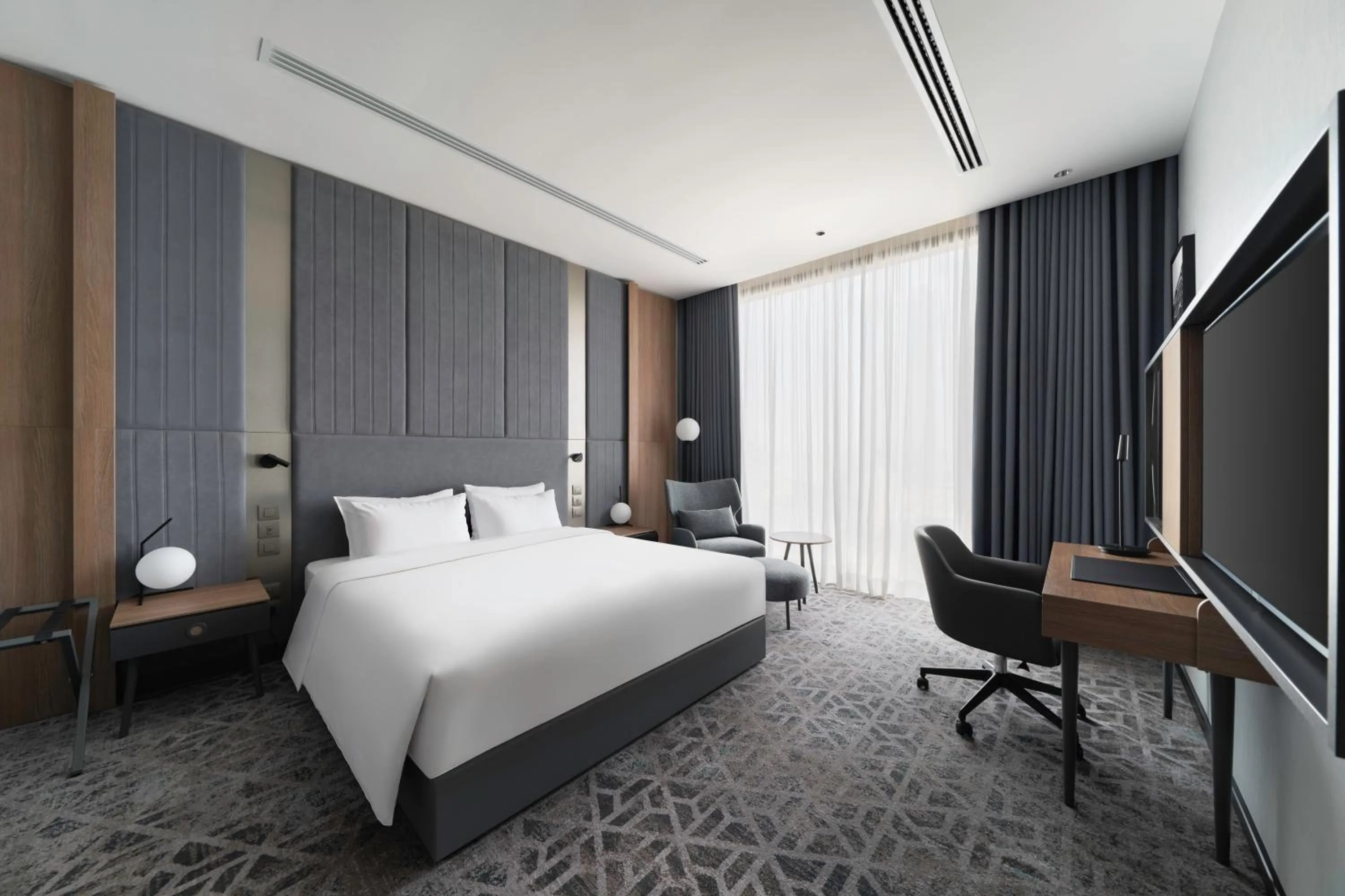 Bedroom, Bed in Radisson Blu Hotel, Riyadh Al Sahafa