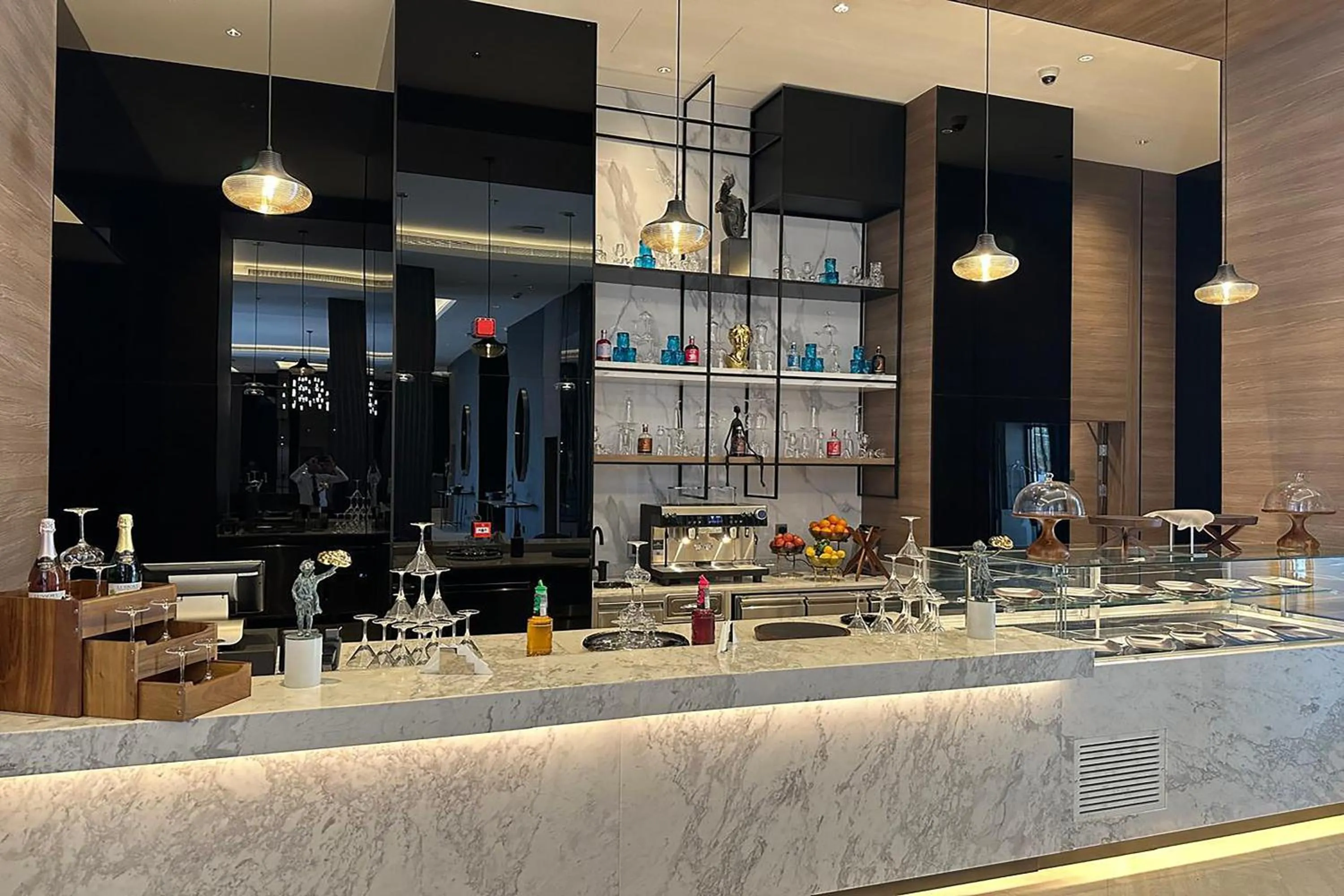 Lounge or bar in Radisson Blu Hotel, Riyadh Al Sahafa