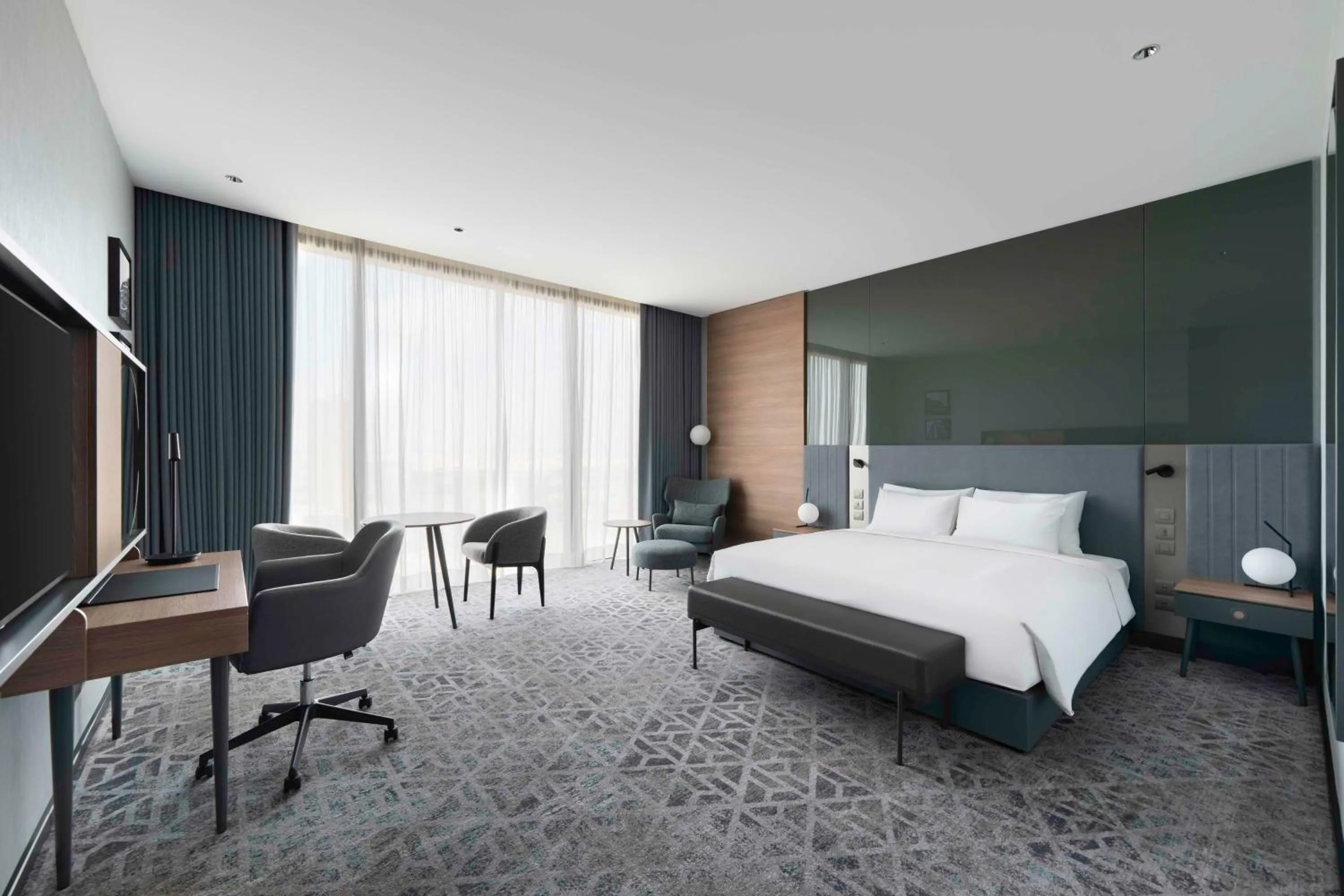 Bedroom, Bed in Radisson Blu Hotel, Riyadh Al Sahafa