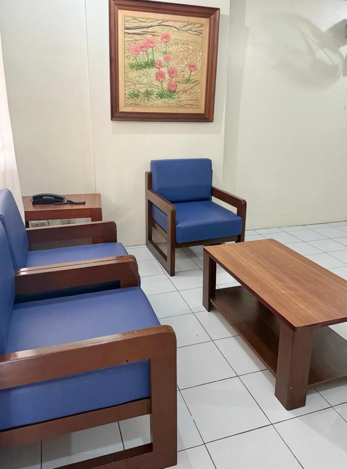 Seating area in Joyce Apartelle San Juan