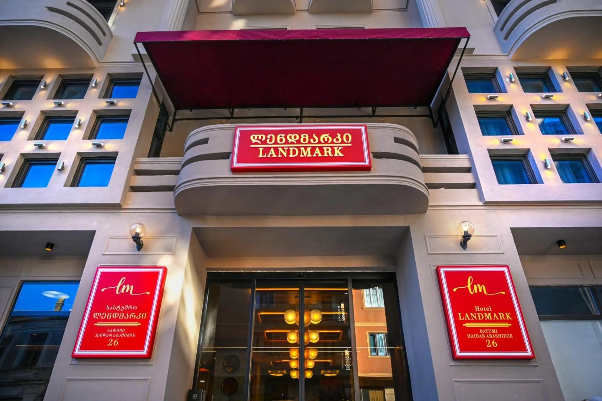 Facade/entrance in Landmark Hotel