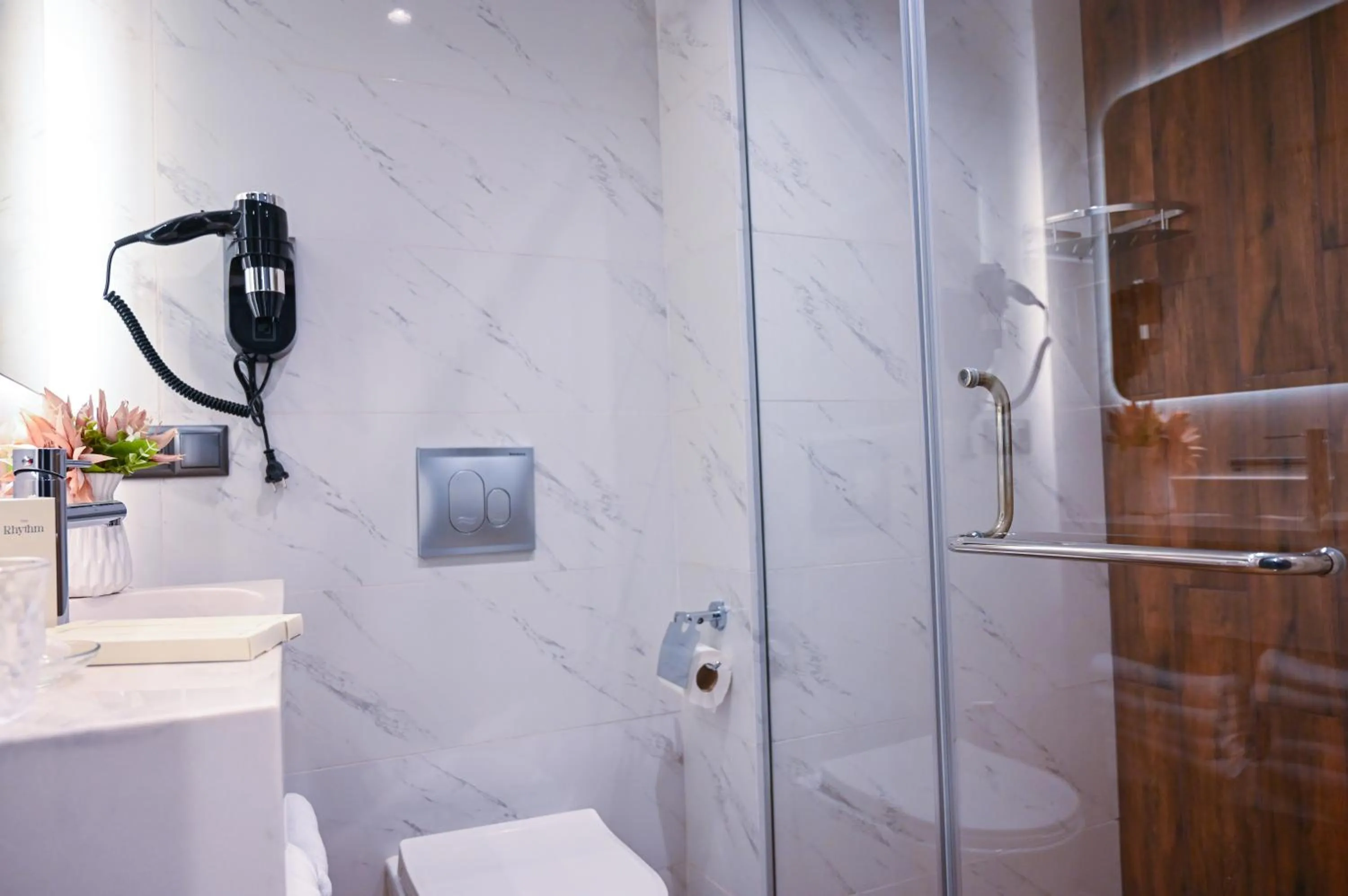 Shower in Landmark Hotel