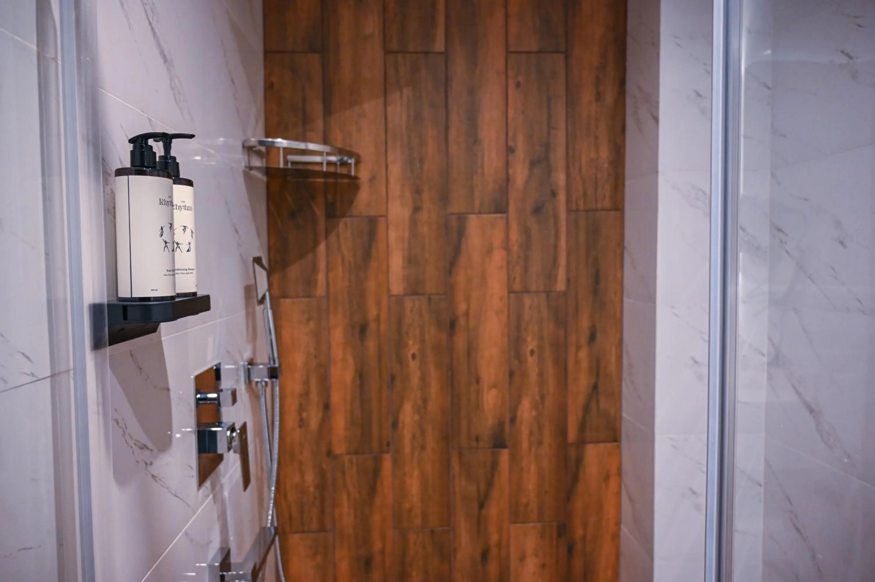 Shower in Landmark Hotel